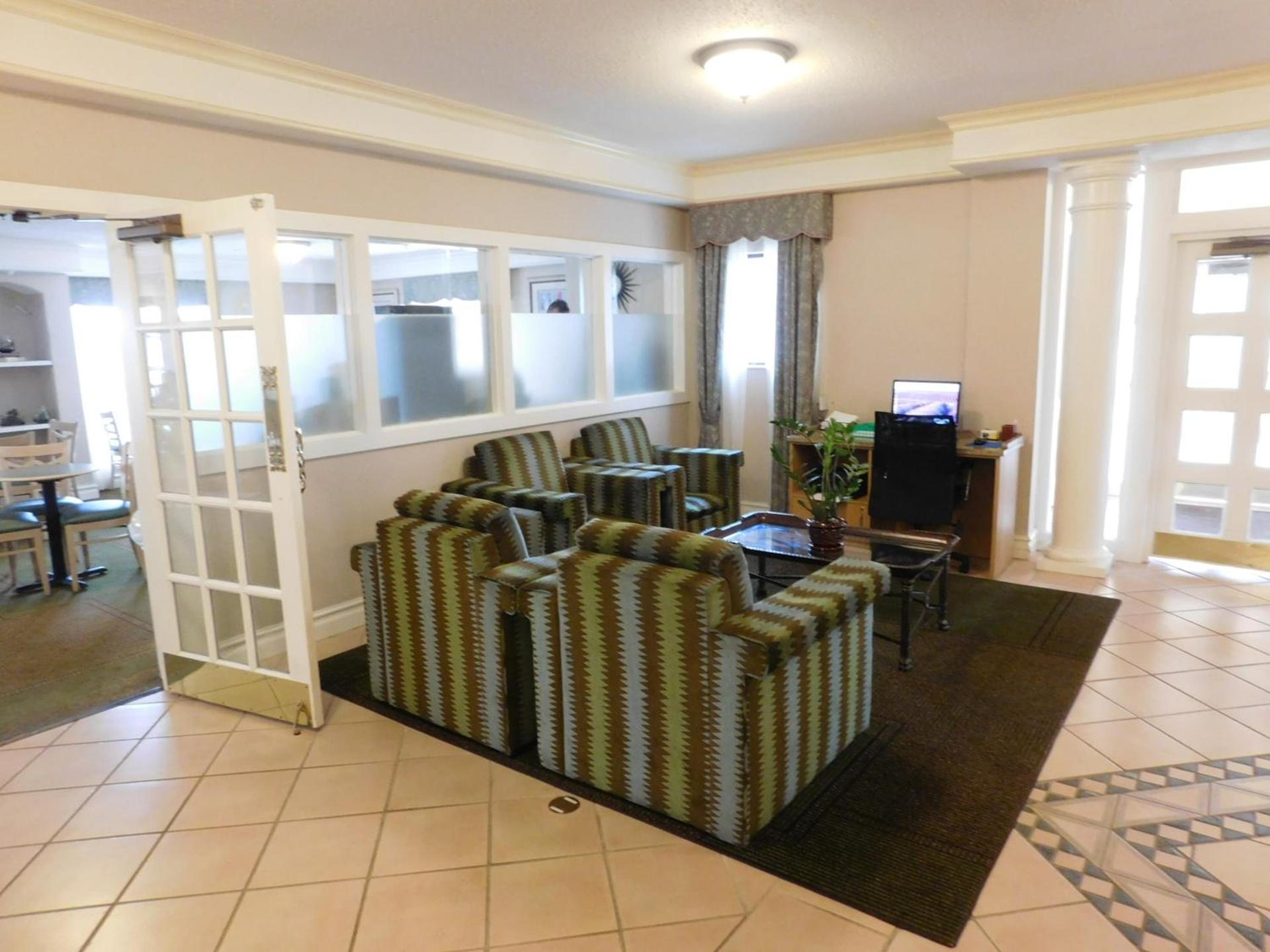 Days Inn & Suites by Wyndham Arlington Heights photo 33