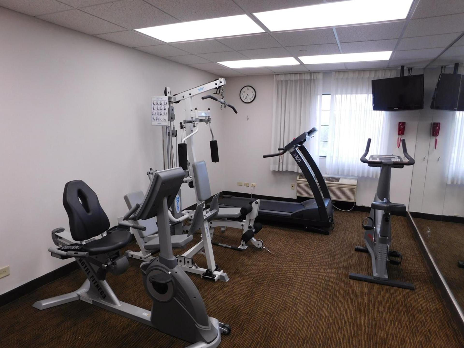Days Inn & Suites by Wyndham Arlington Heights photo 41