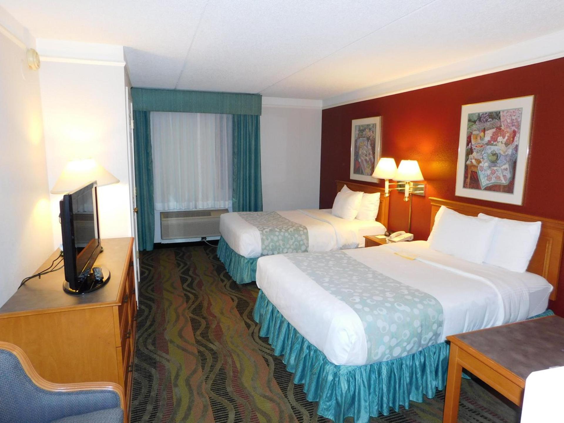 Days Inn & Suites by Wyndham Arlington Heights photo 44