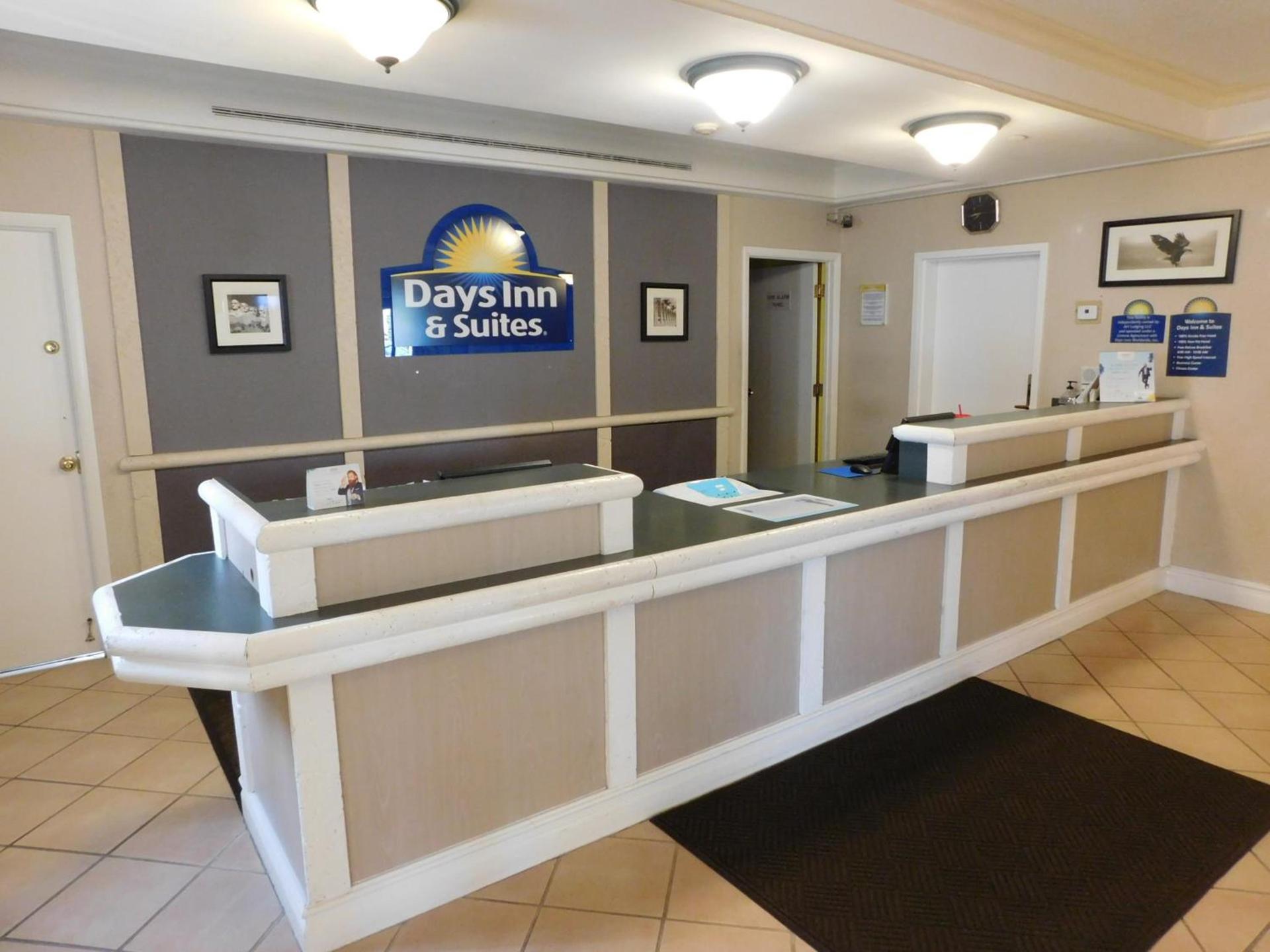 Days Inn & Suites by Wyndham Arlington Heights photo 32