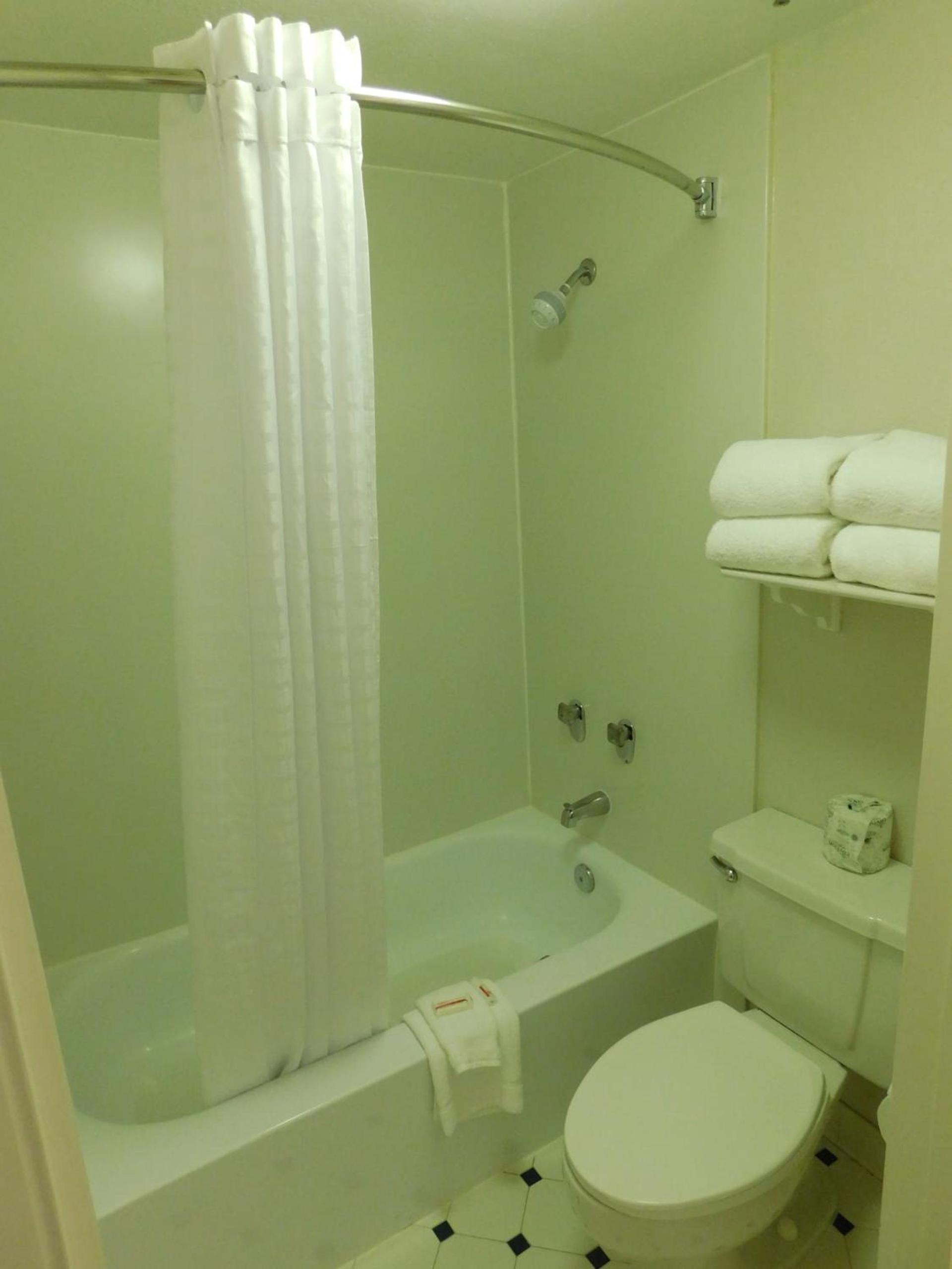 Days Inn & Suites by Wyndham Arlington Heights photo 47