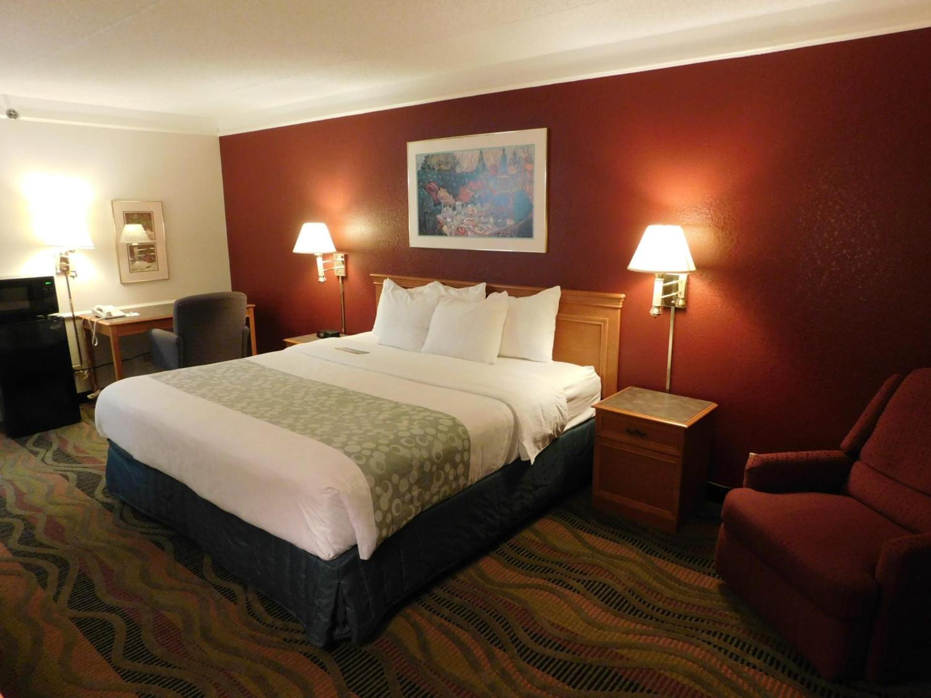 Days Inn & Suites by Wyndham Arlington Heights photo 48
