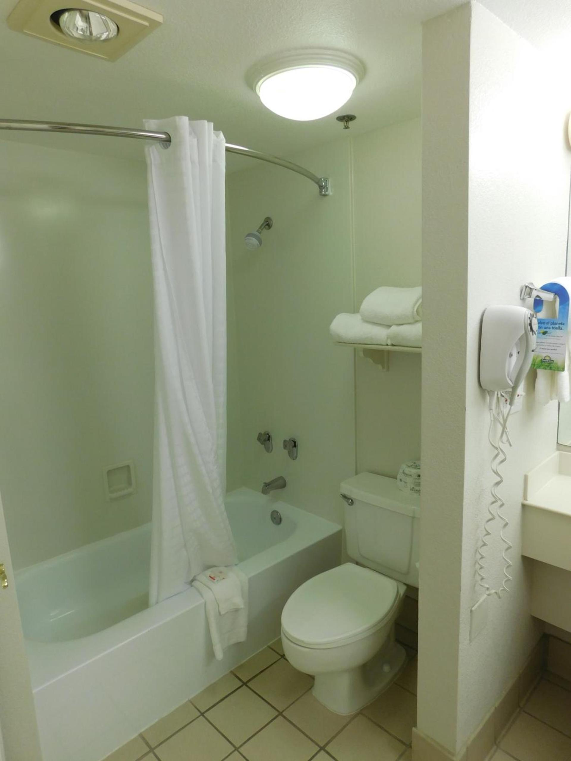 Days Inn & Suites by Wyndham Arlington Heights photo 49