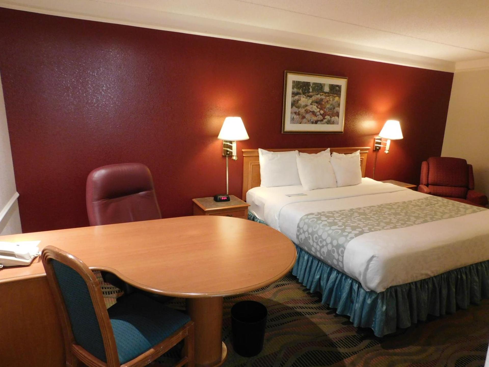 Days Inn & Suites by Wyndham Arlington Heights photo 54