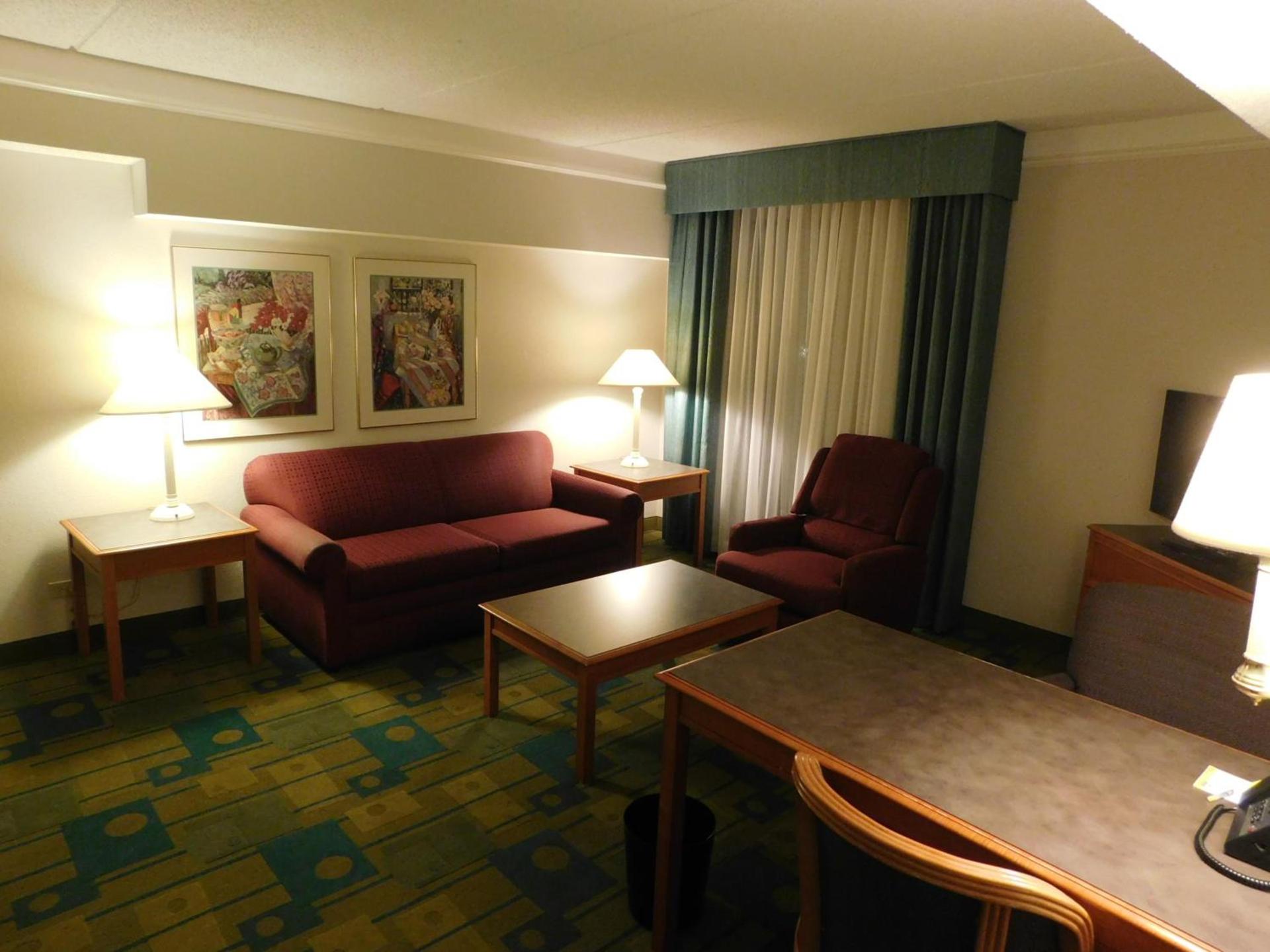 Days Inn & Suites by Wyndham Arlington Heights photo 57