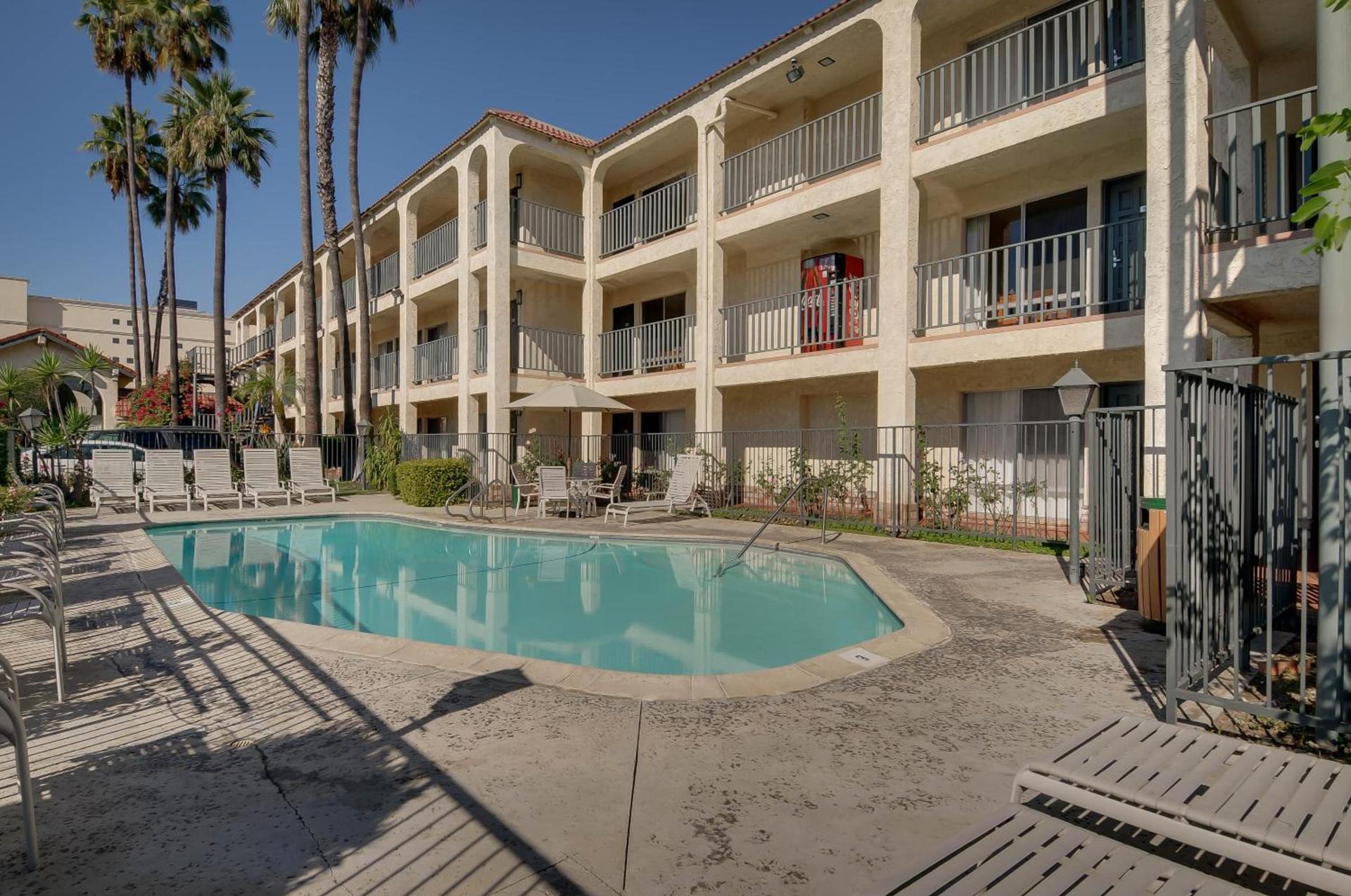 Vagabond Inn Glendale photo 9
