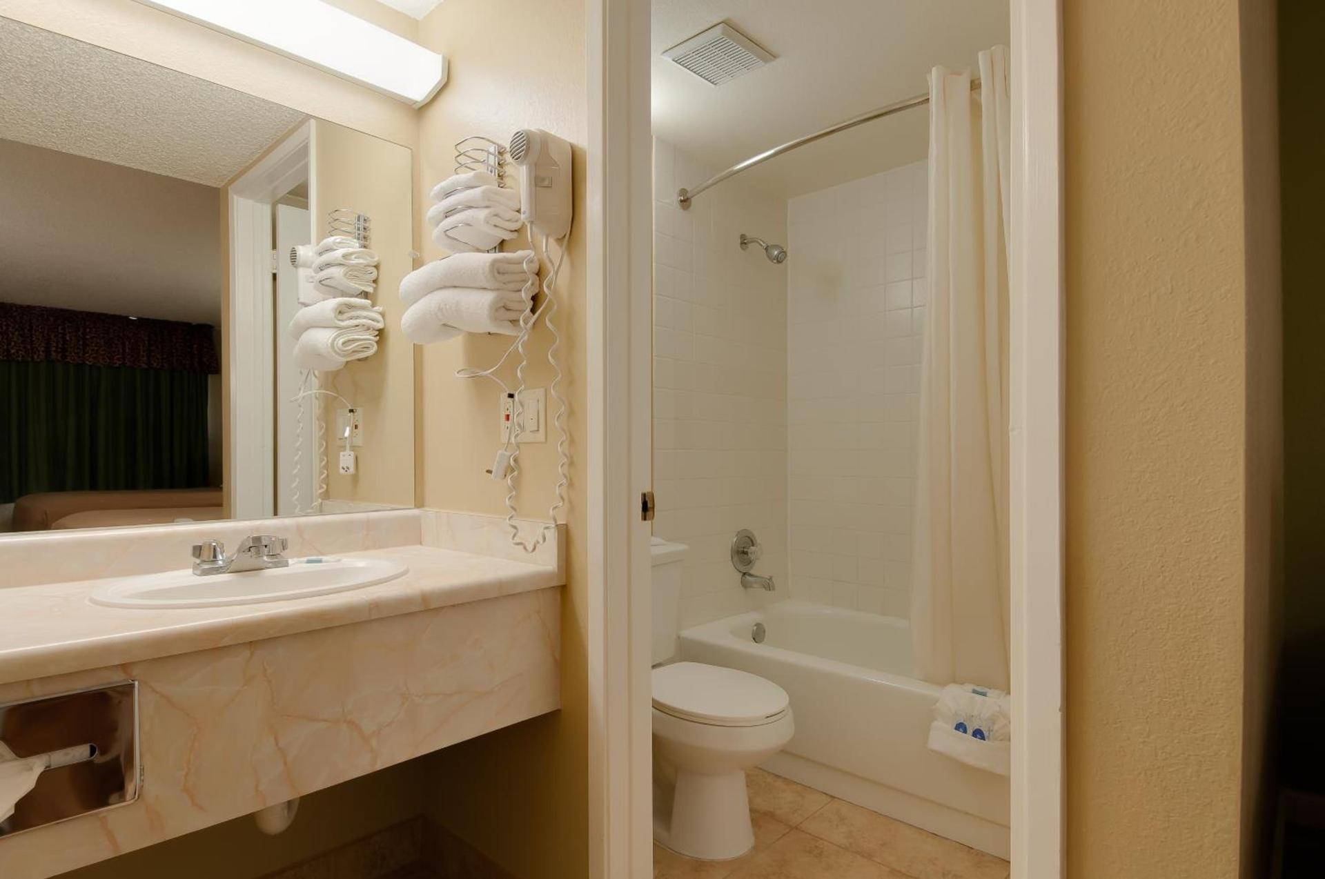 Vagabond Inn Bakersfield North photo 3