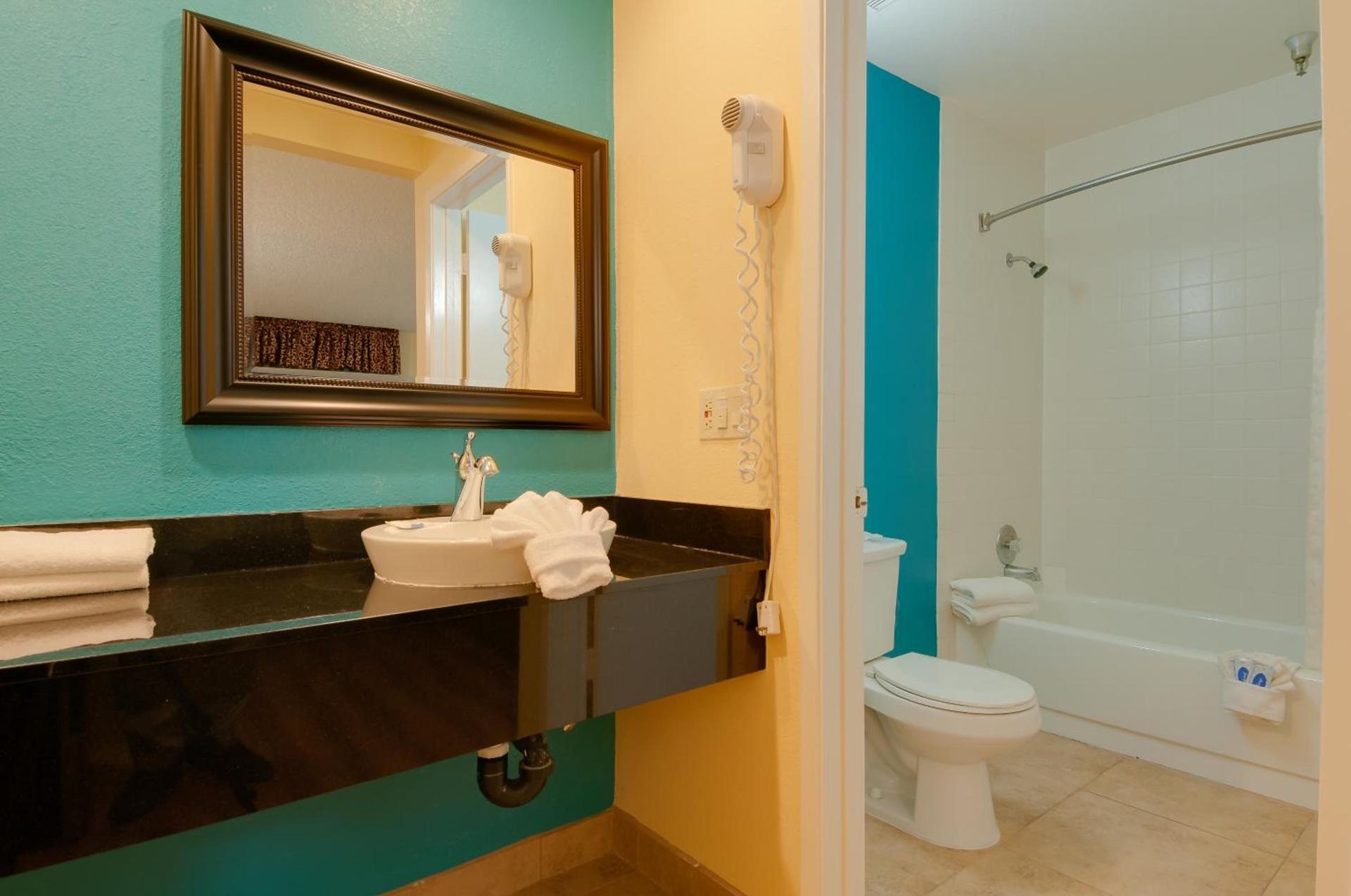 Vagabond Inn Bakersfield North photo 10