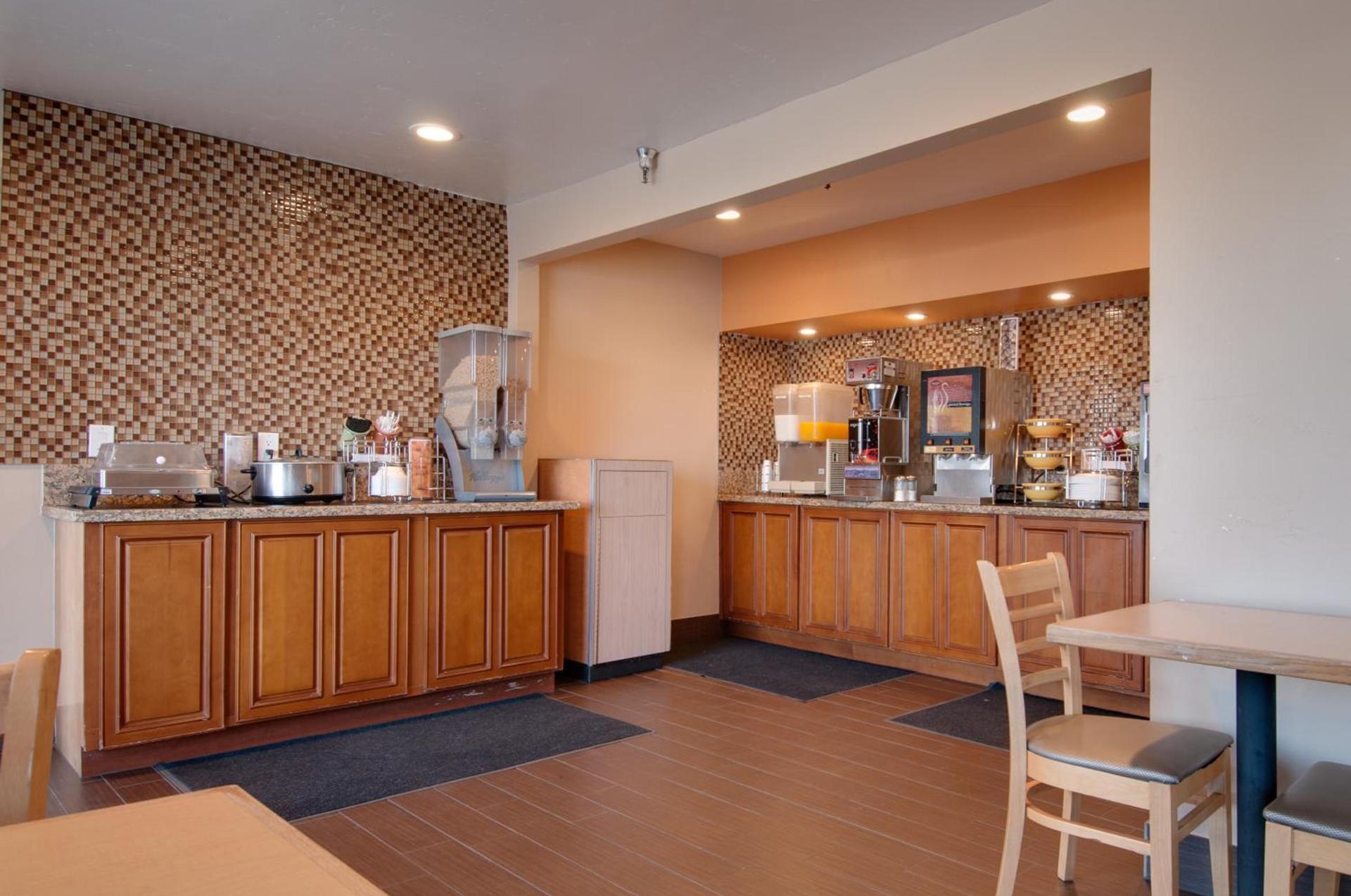 Vagabond Inn Bakersfield North photo 14