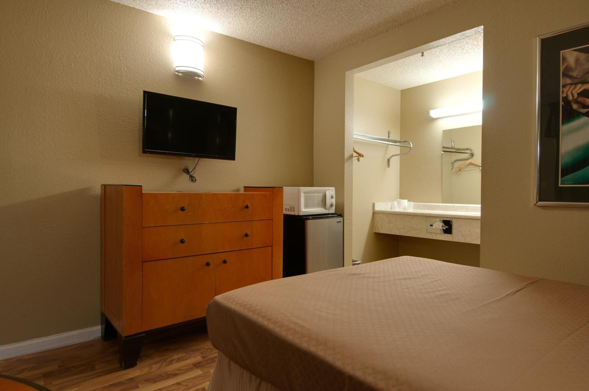 Vagabond Inn Bakersfield North photo 20