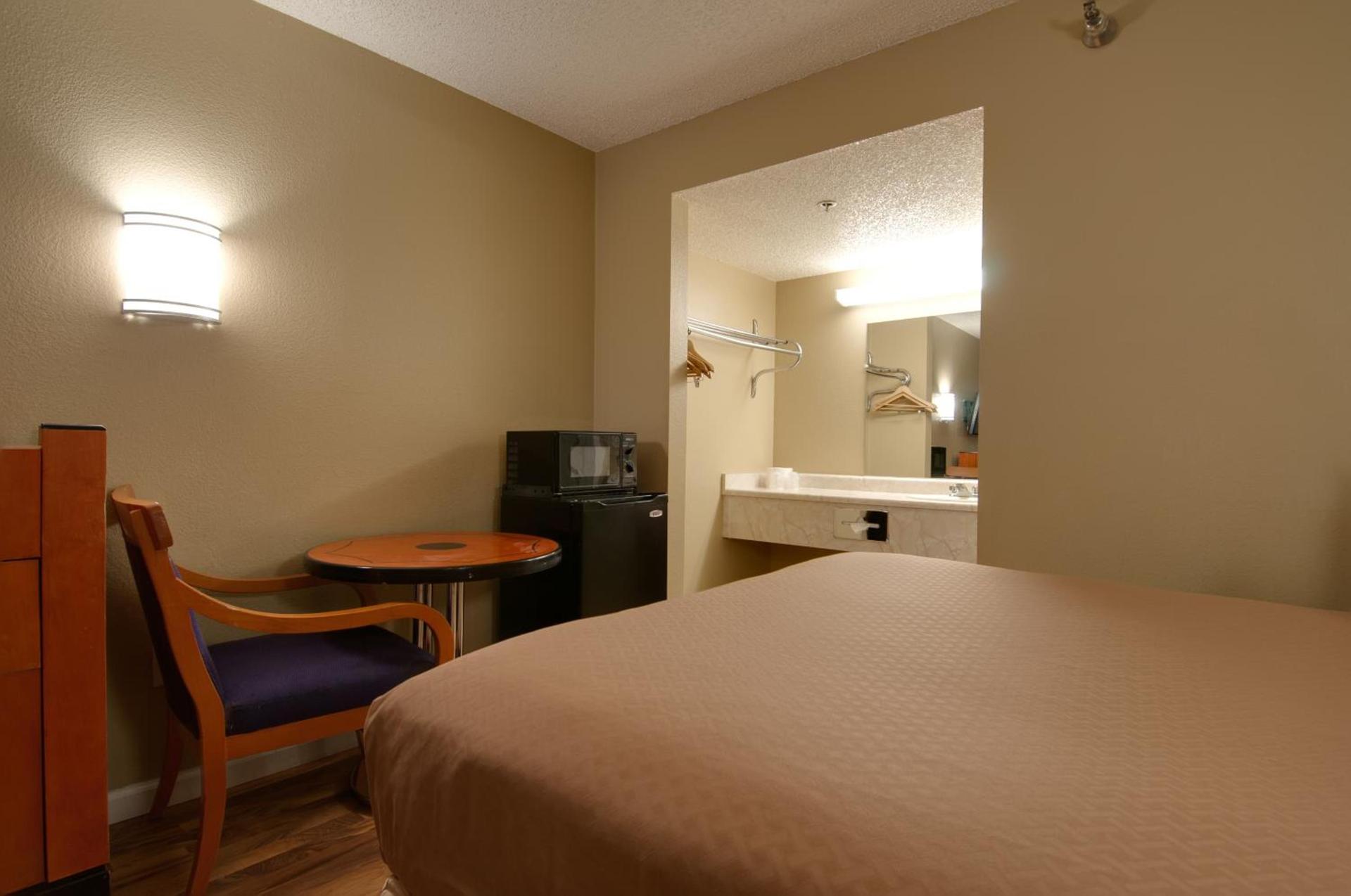 Vagabond Inn Bakersfield North photo 4