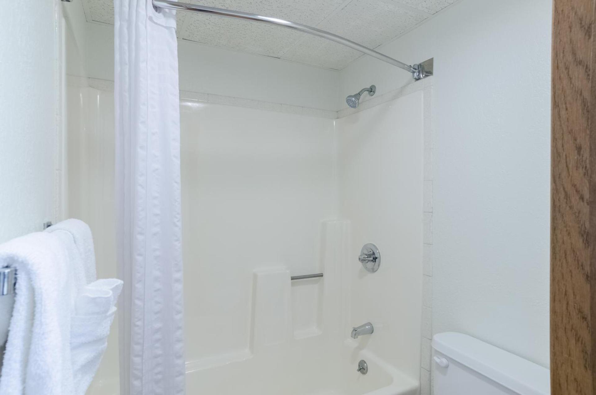 Baymont by Wyndham Gillette photo 34