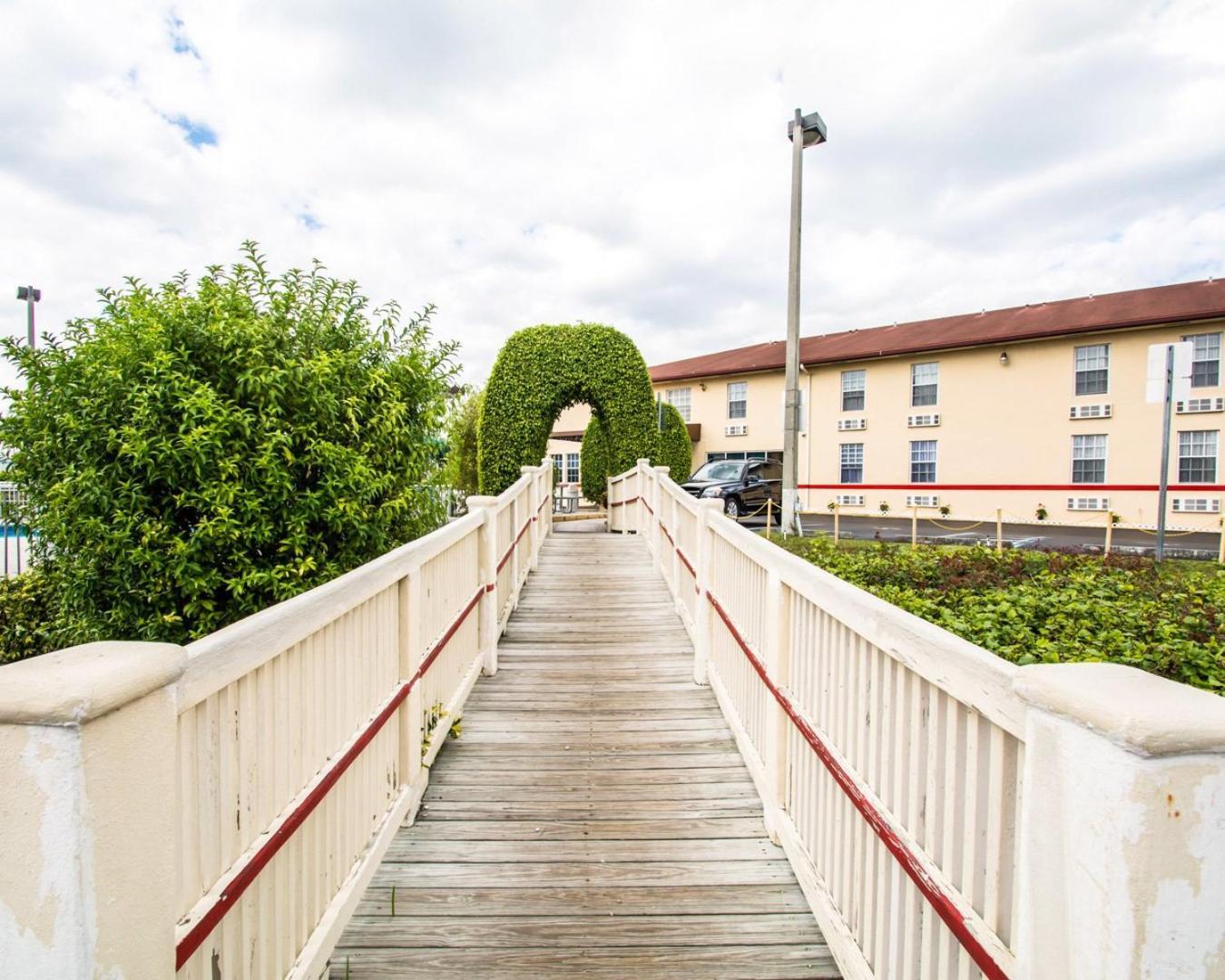Belmont Inn & Suites photo 10