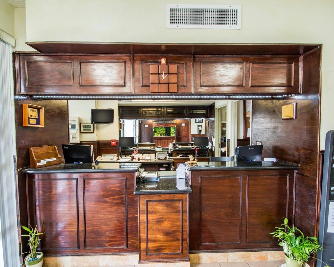 Belmont Inn & Suites photo 12