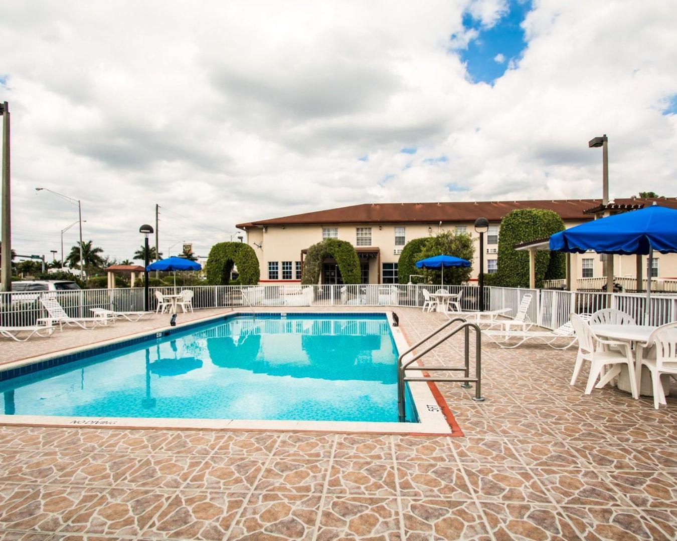 Belmont Inn & Suites photo 14