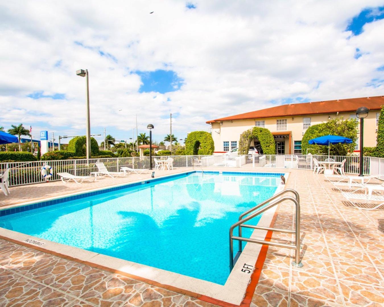 Belmont Inn & Suites photo 17