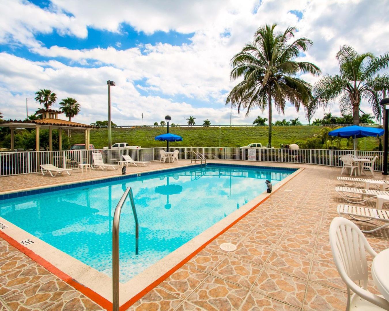 Belmont Inn & Suites photo 18