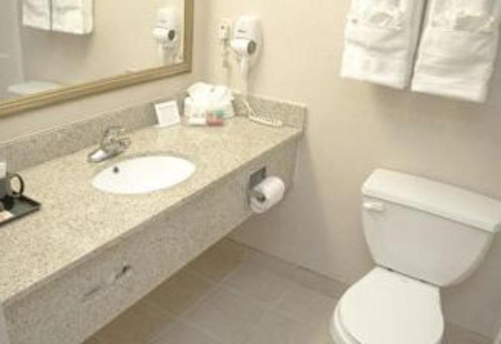 Ramada by Wyndham East Orange photo 36
