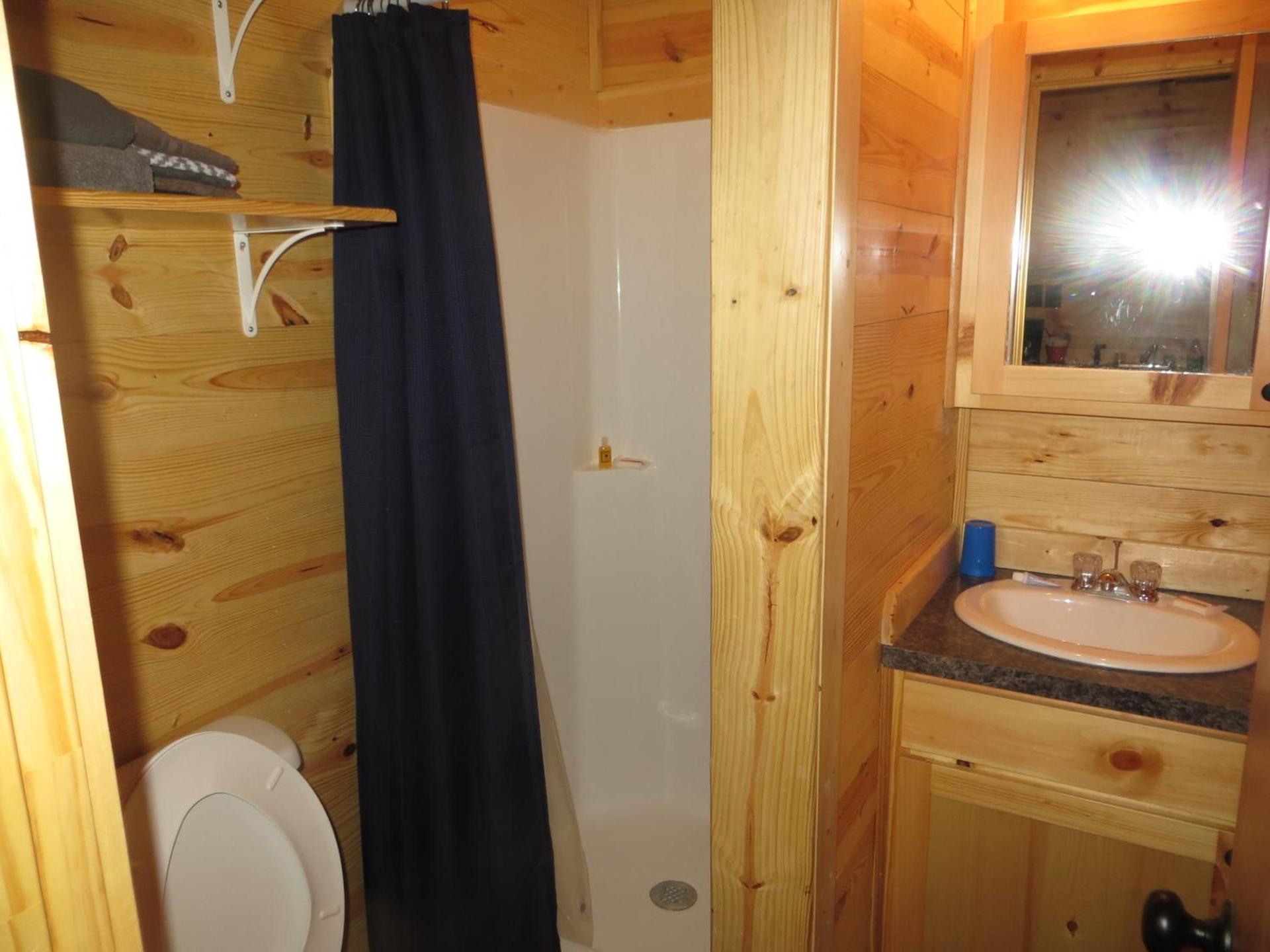 All Tucked Inn Cabins 2 photo 3