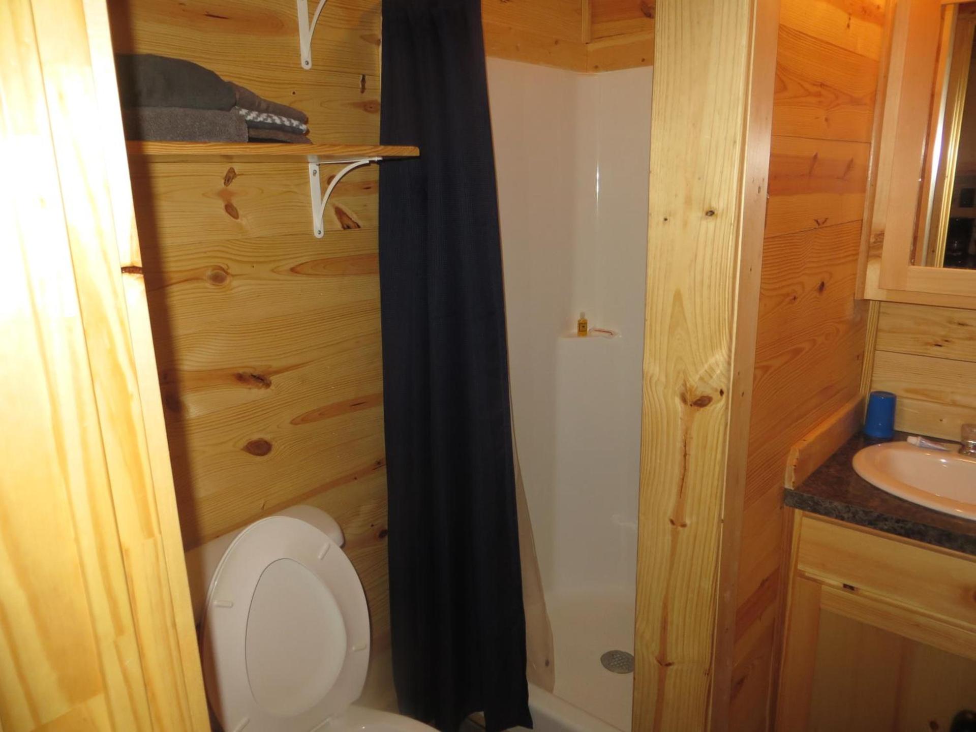 All Tucked Inn Cabins 2 photo 6
