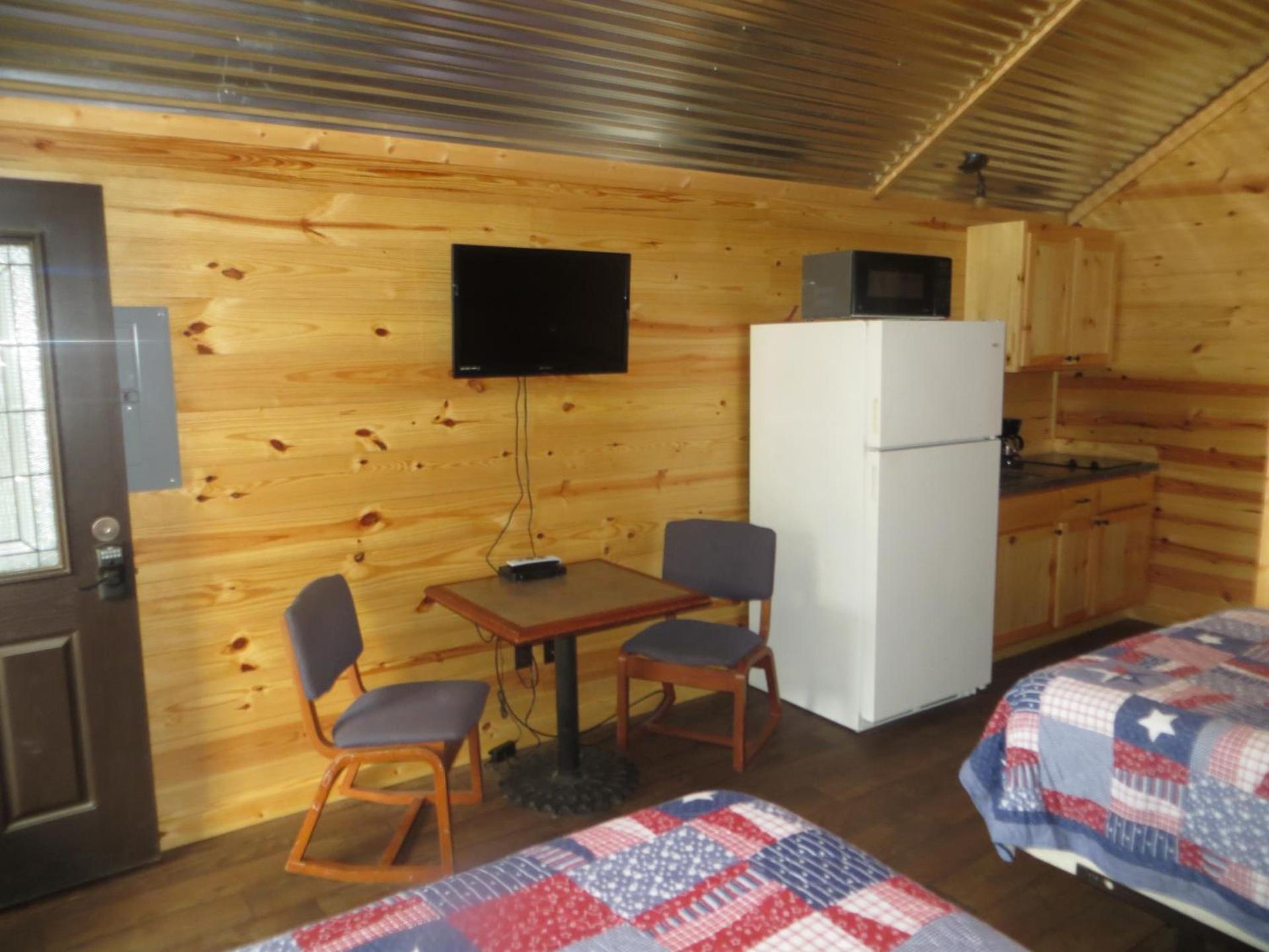 All Tucked Inn Cabins 2 photo 8