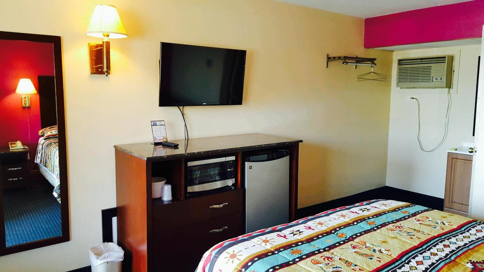American Inn and Suites photo 20
