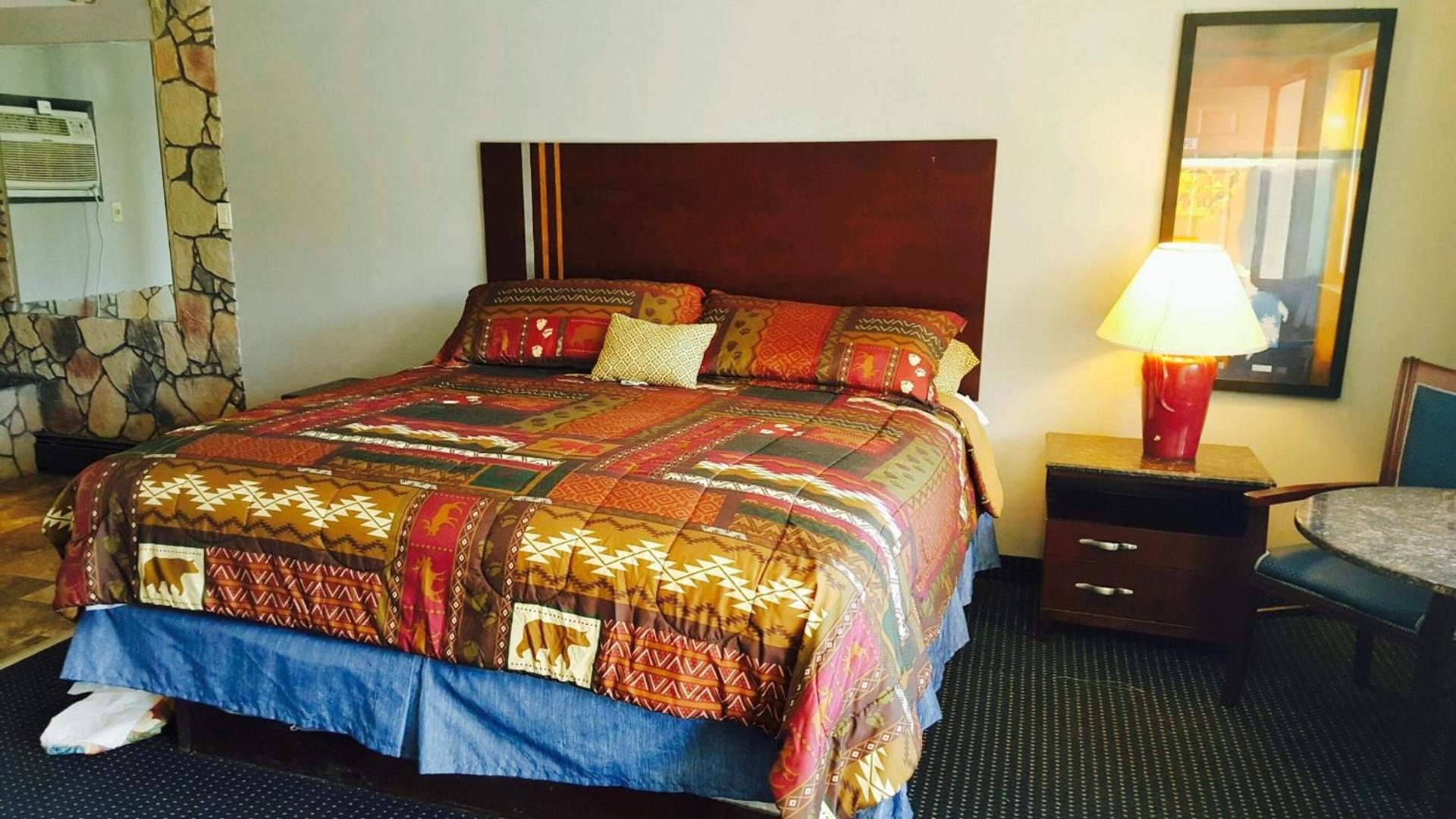 American Inn and Suites photo 21