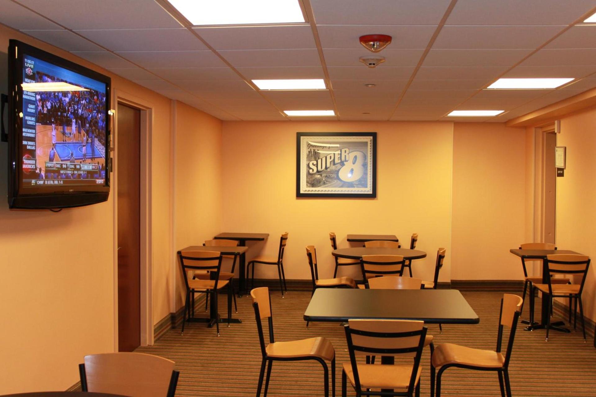 Super 8 by Wyndham Mount Laurel photo 51