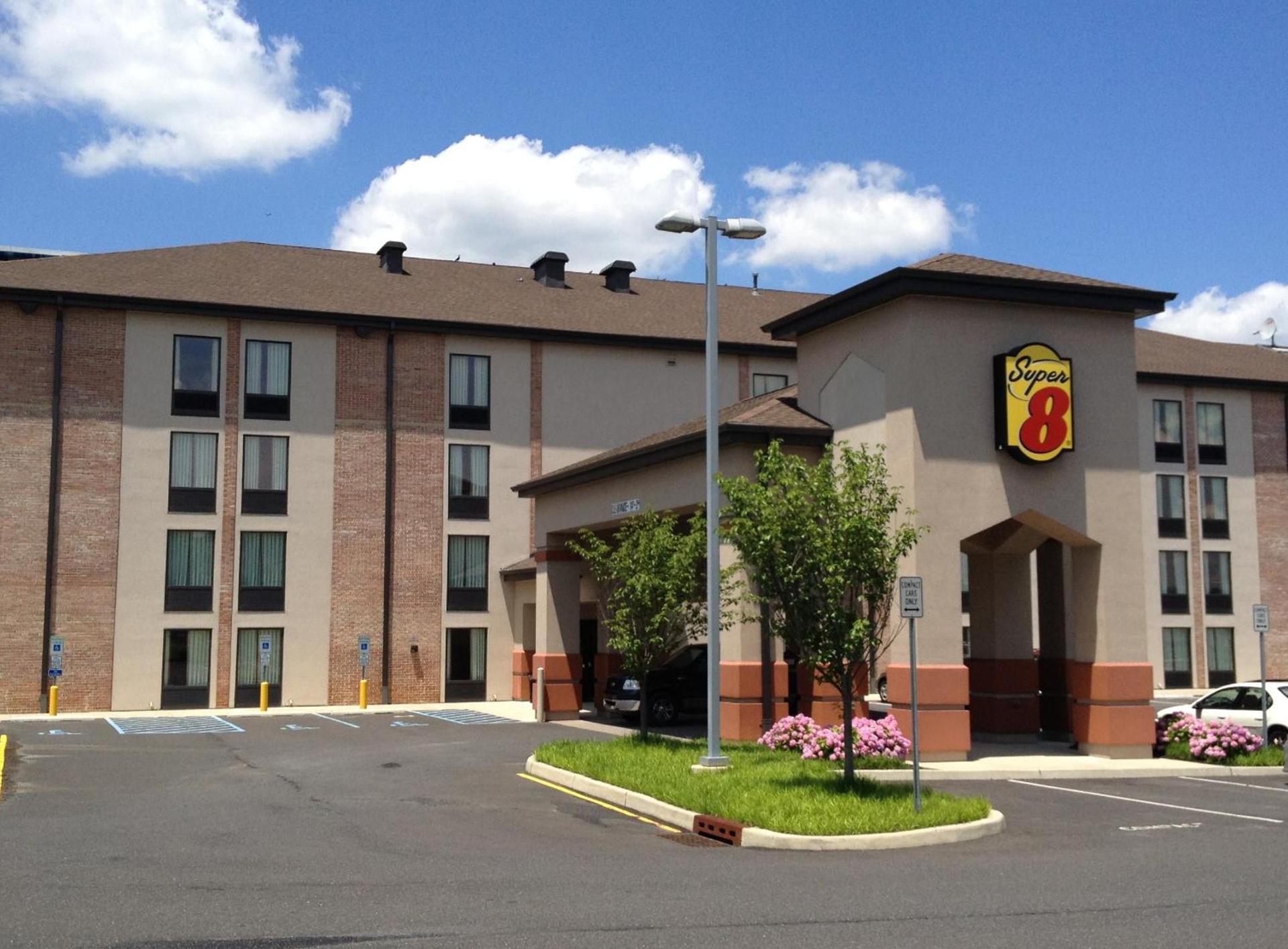 Super 8 by Wyndham Mount Laurel photo 49