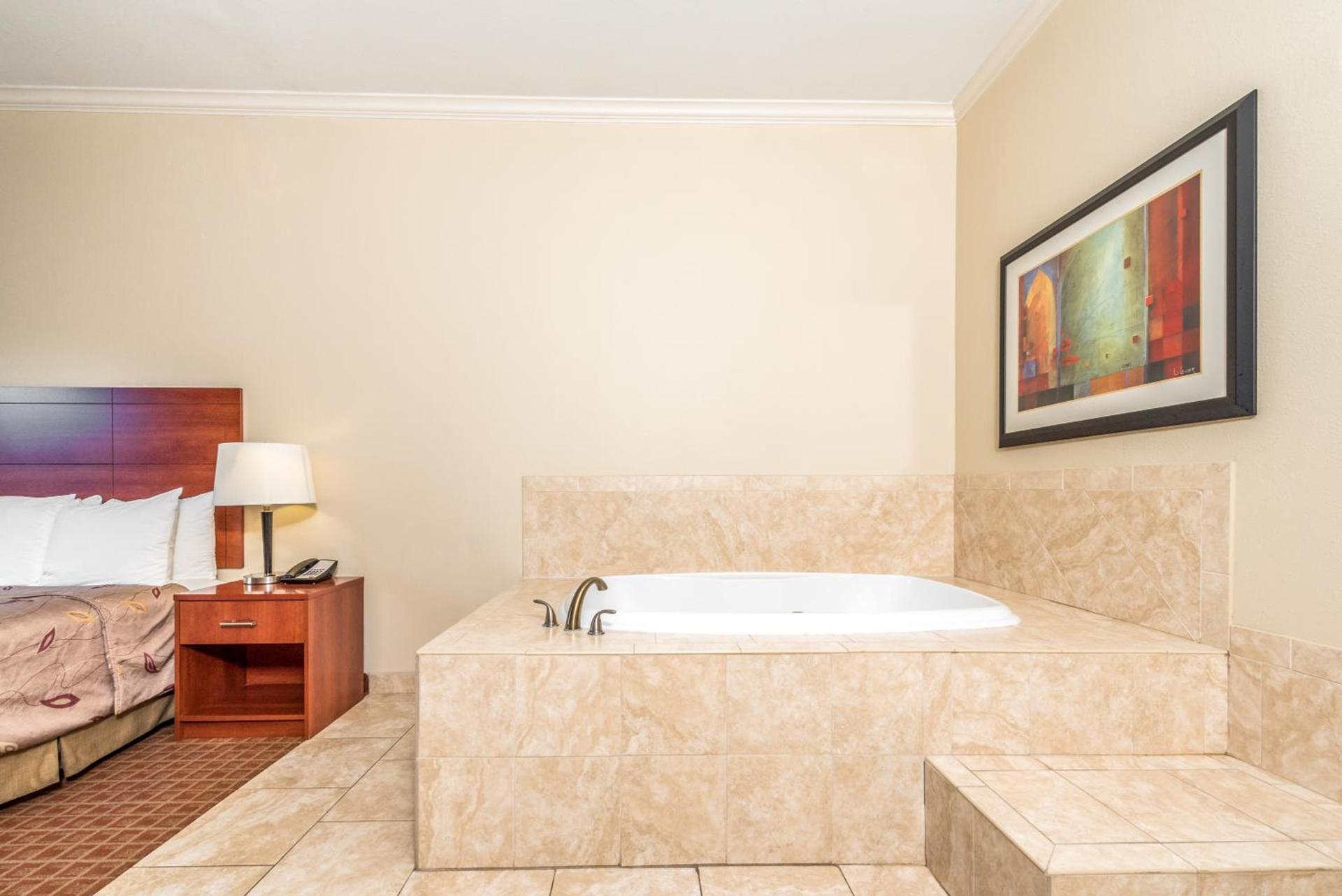 Ramada by Wyndham College Station photo 46