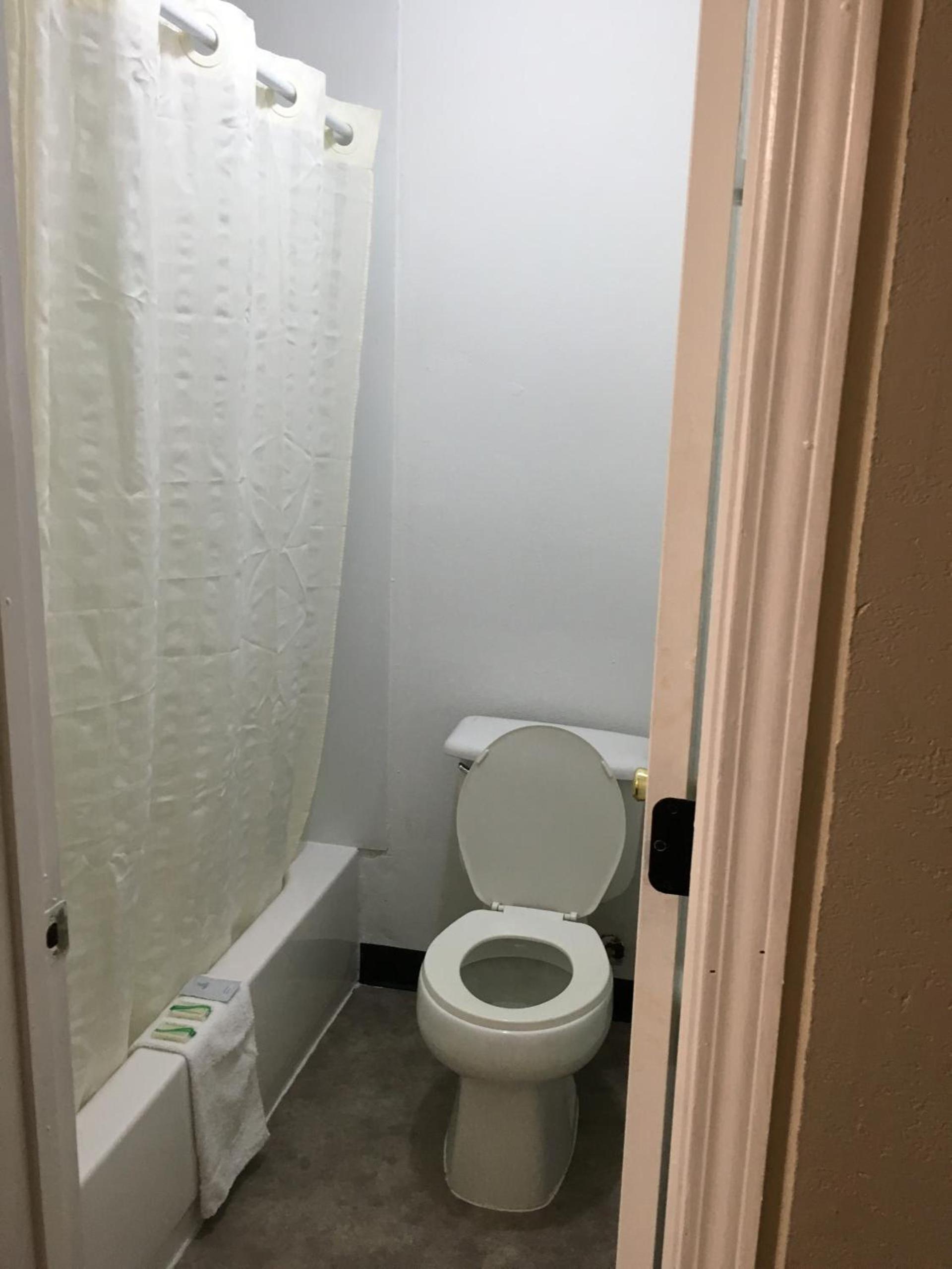 Knights Inn Merrillville photo 35