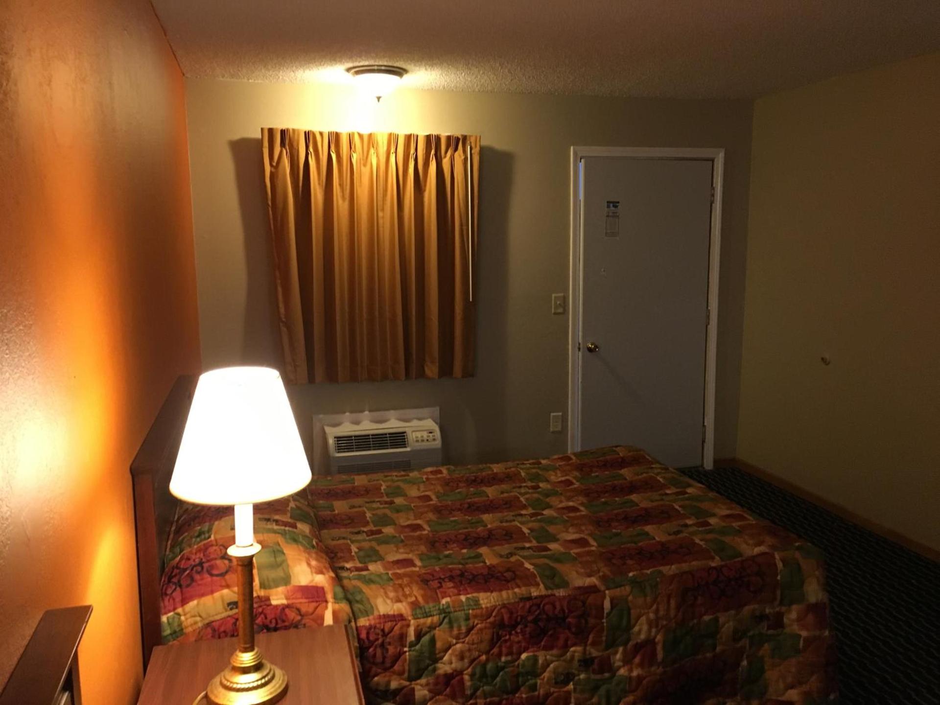 Knights Inn Merrillville photo 34