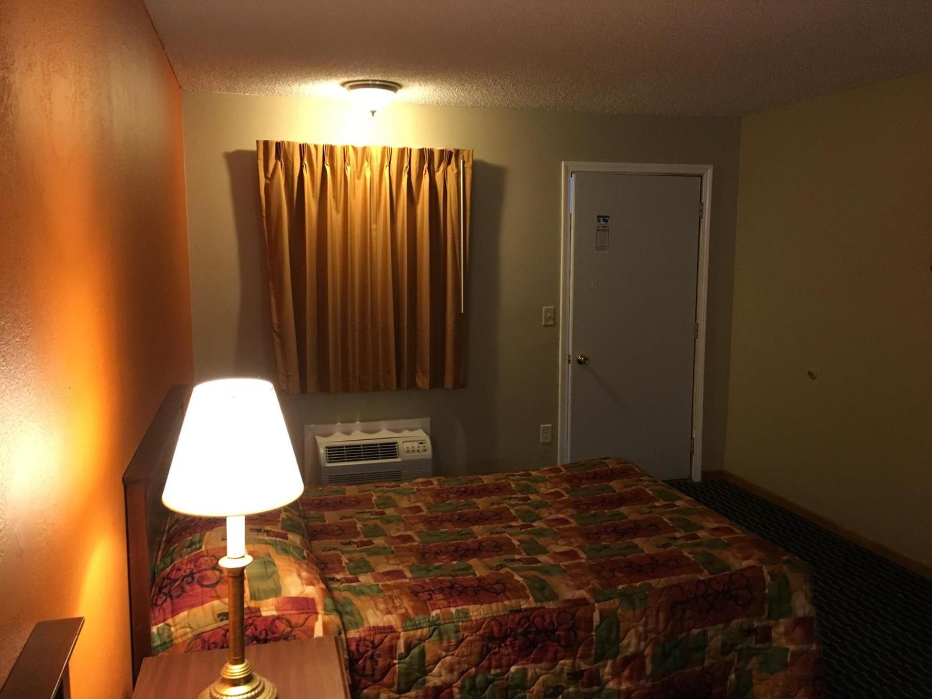 Knights Inn Merrillville photo 38
