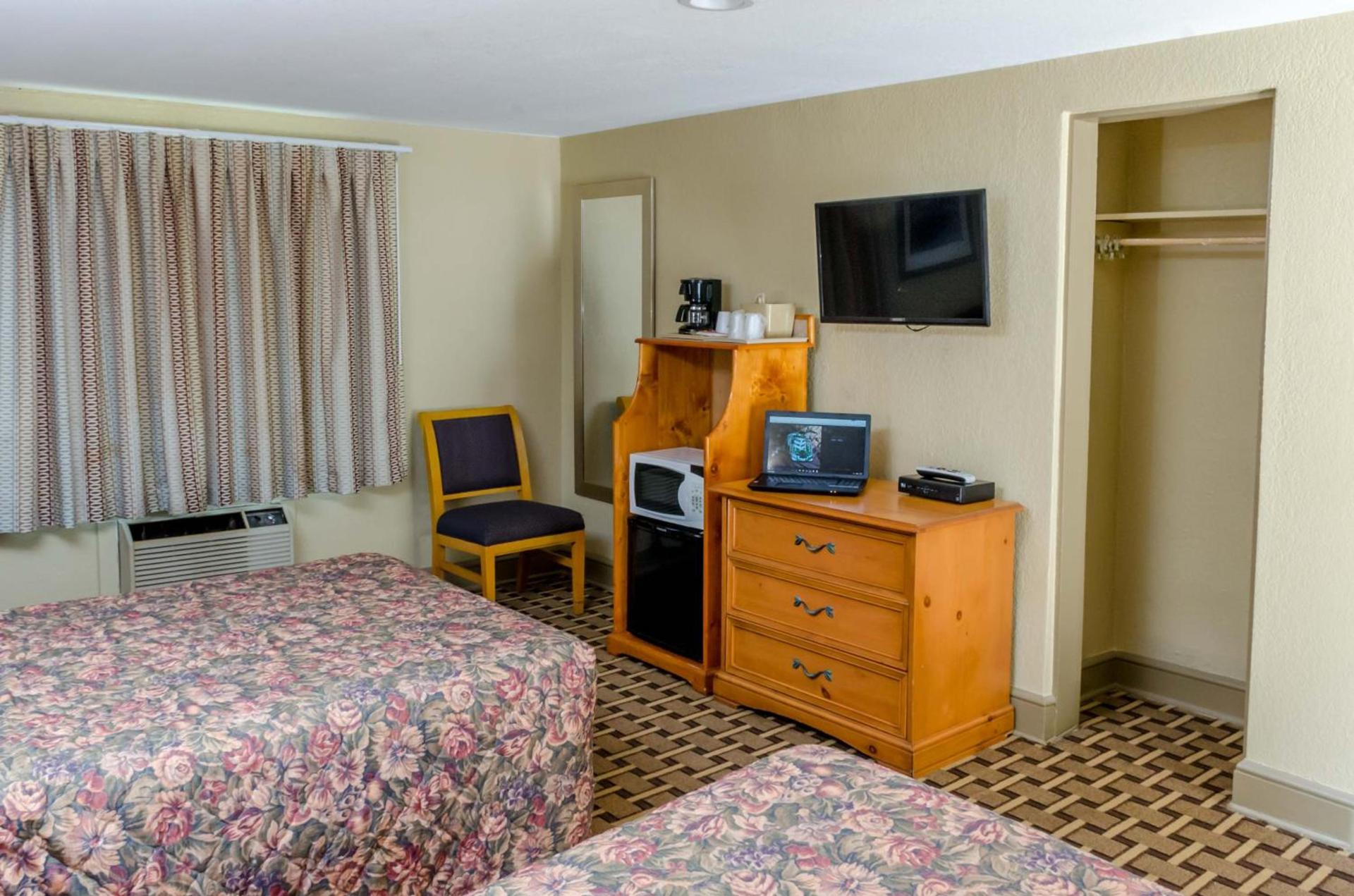Relax Inn - Bryson City photo 21