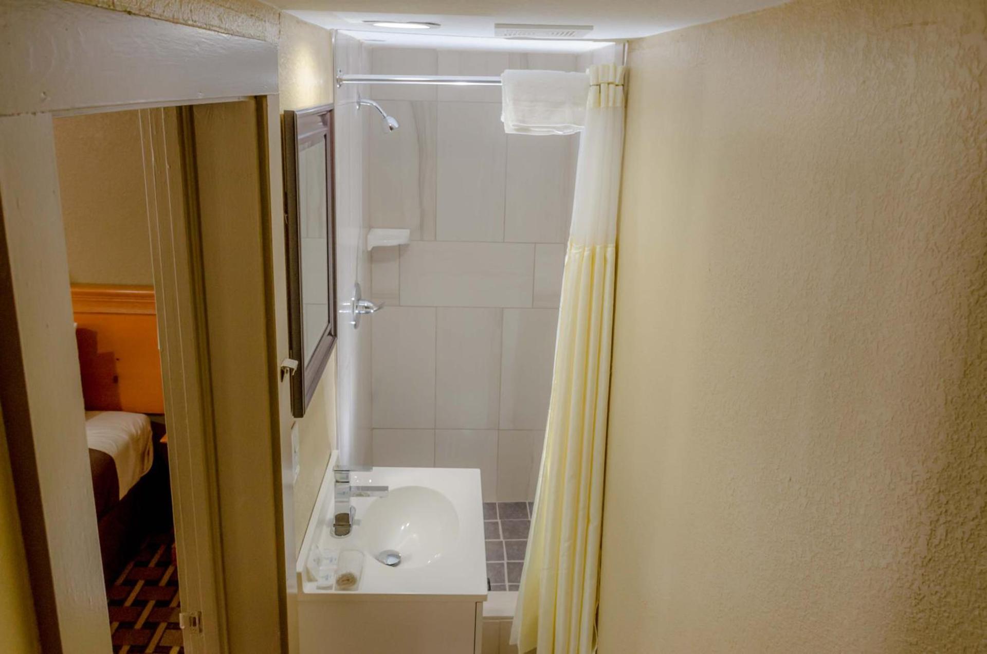 Relax Inn - Bryson City photo 24