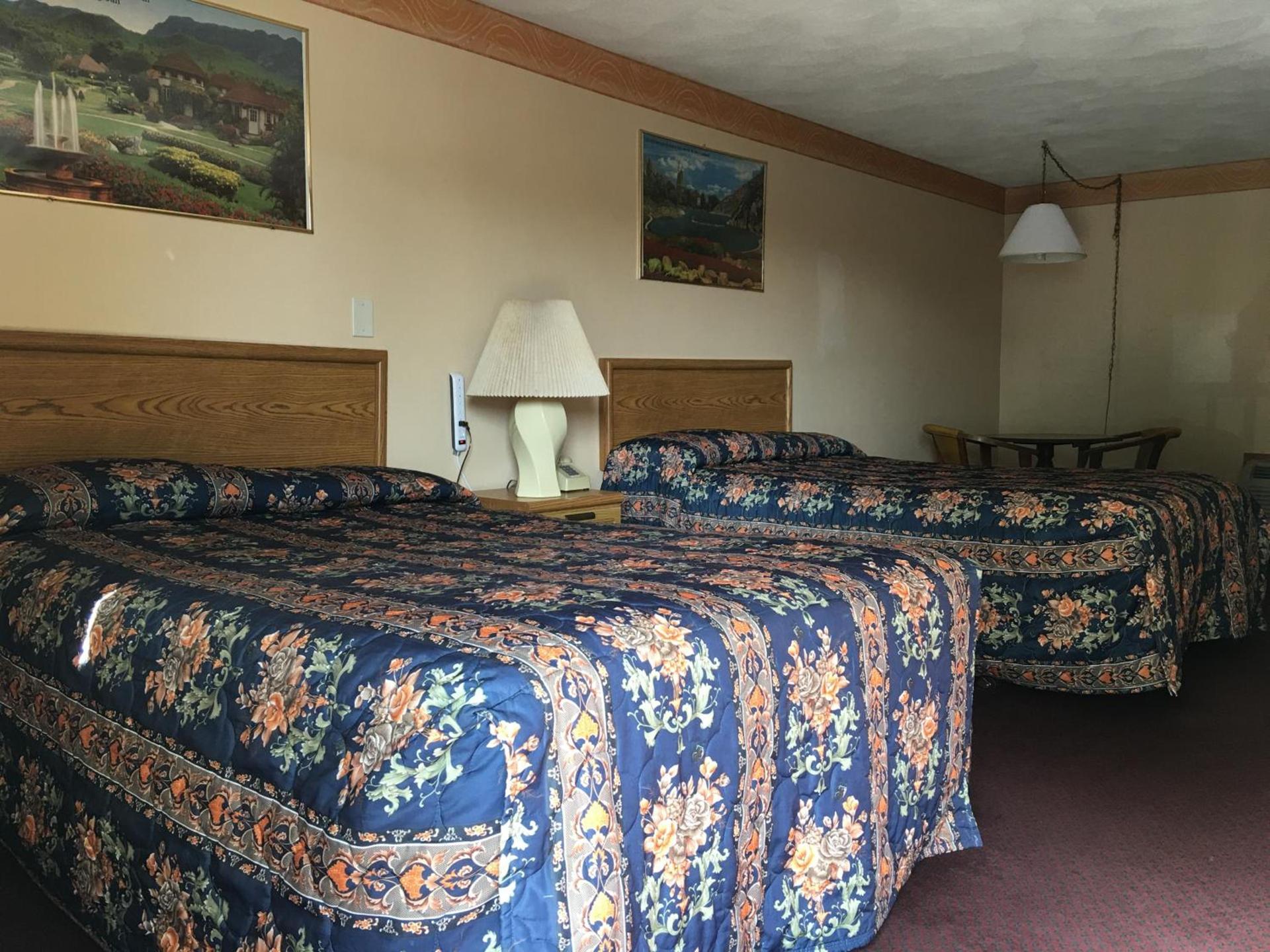 Knotty Pine Motel photo 15