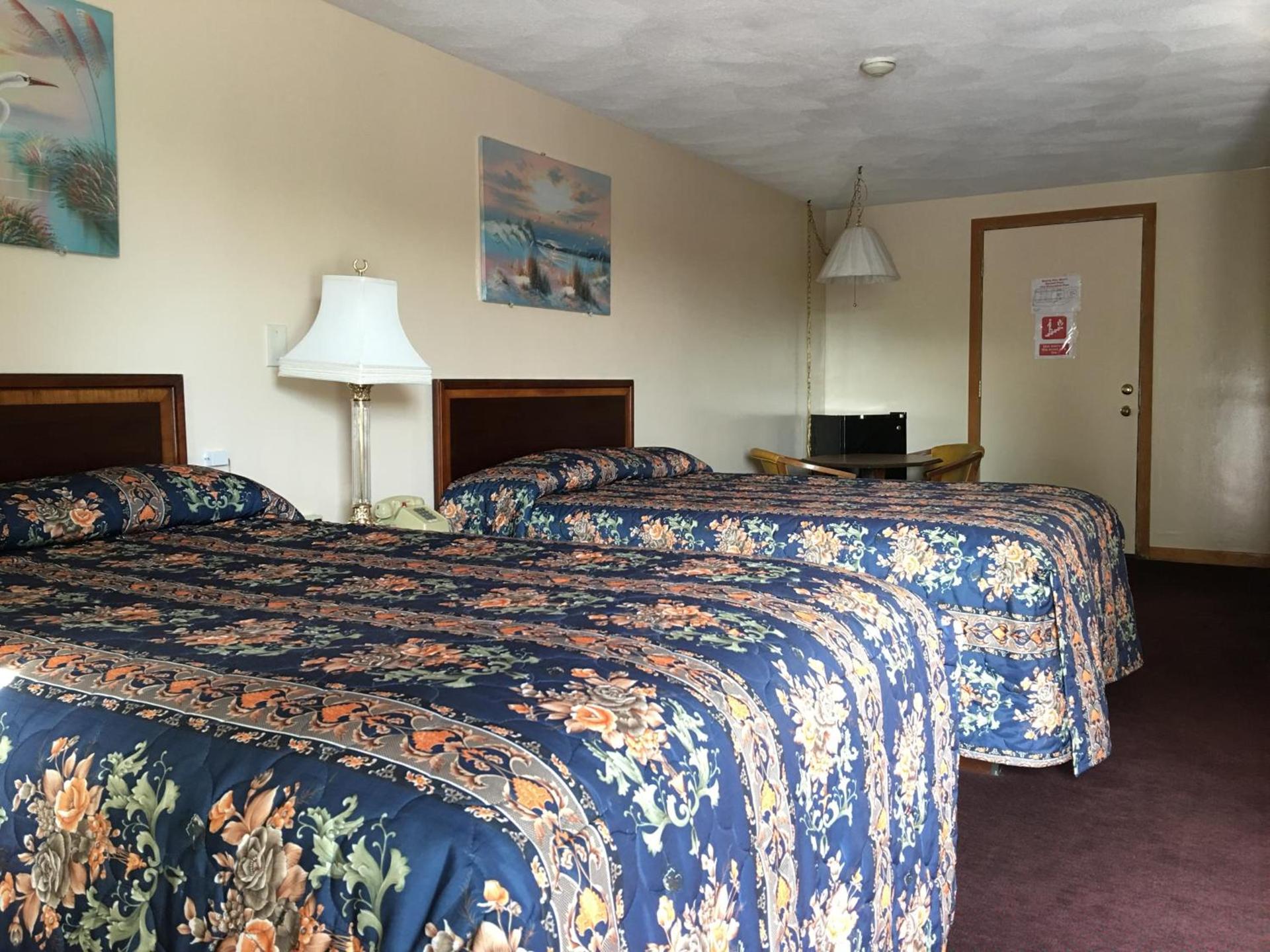Knotty Pine Motel photo 13
