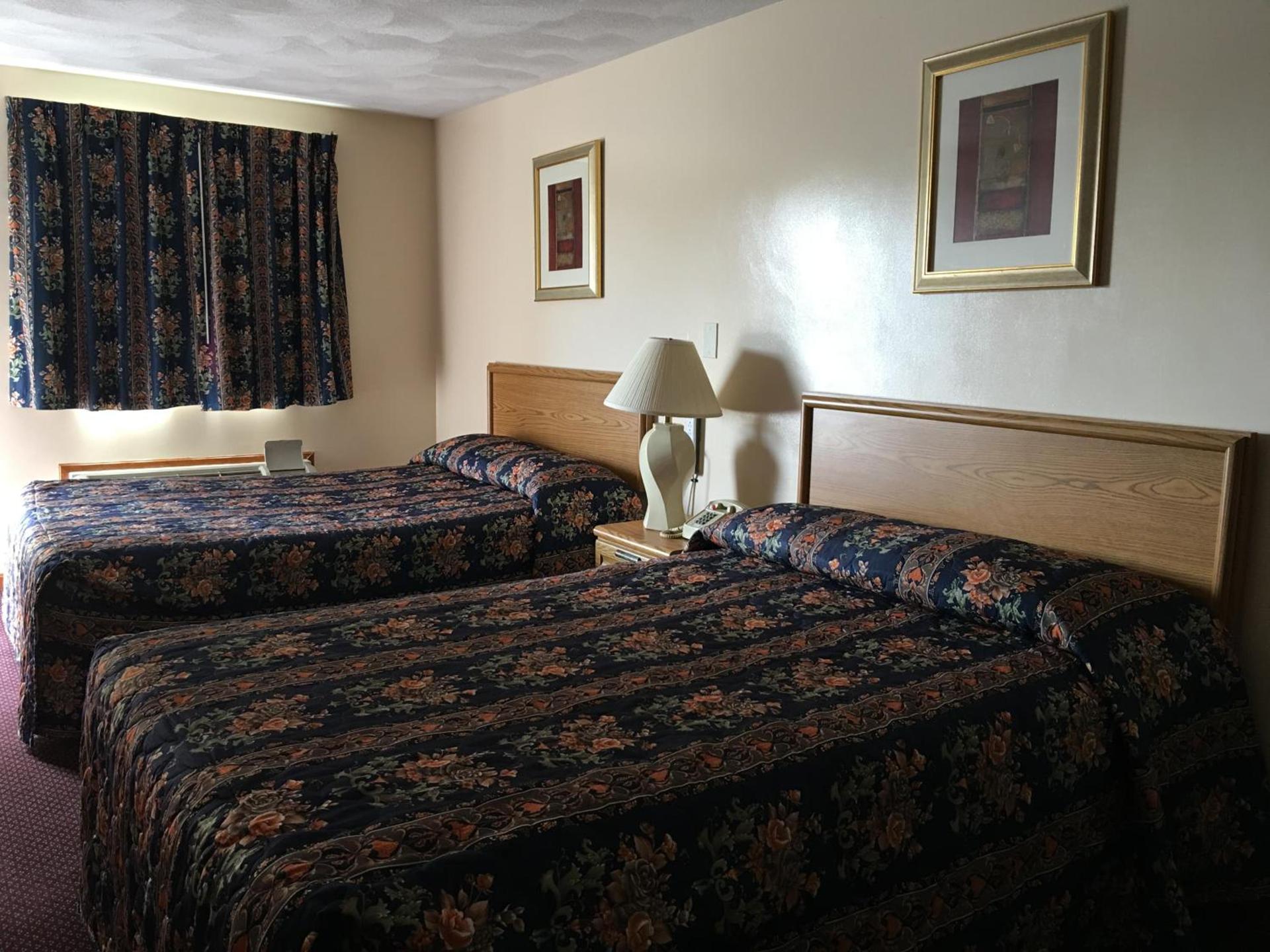 Knotty Pine Motel photo 7