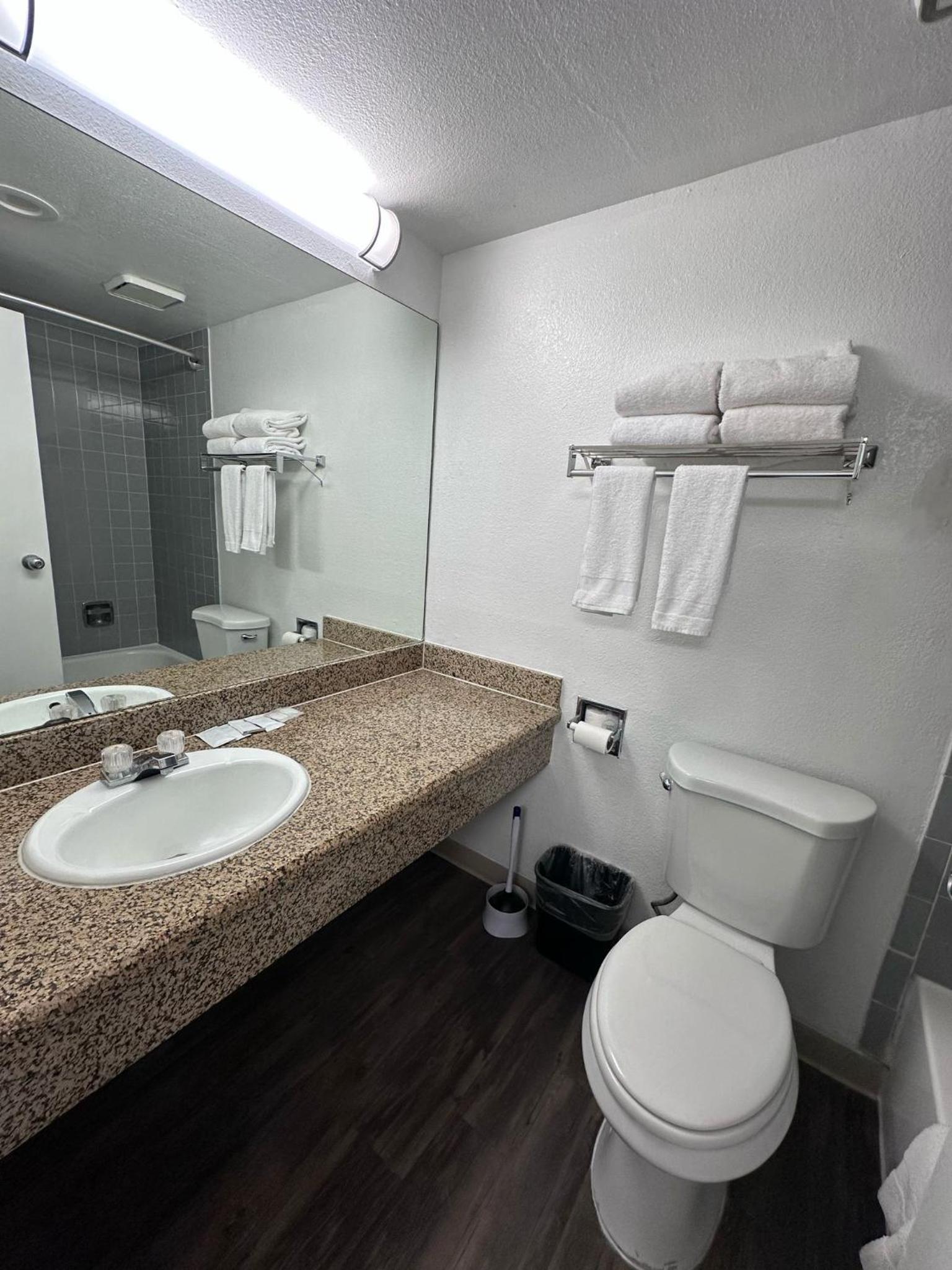 Las Palmas Airport Inn photo 17