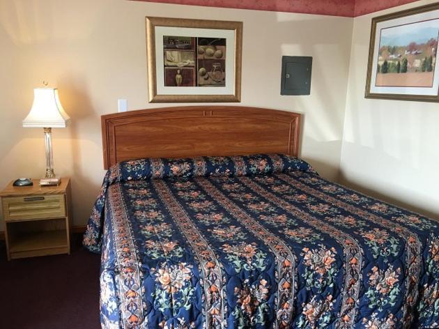 Knotty Pine Motel photo 6