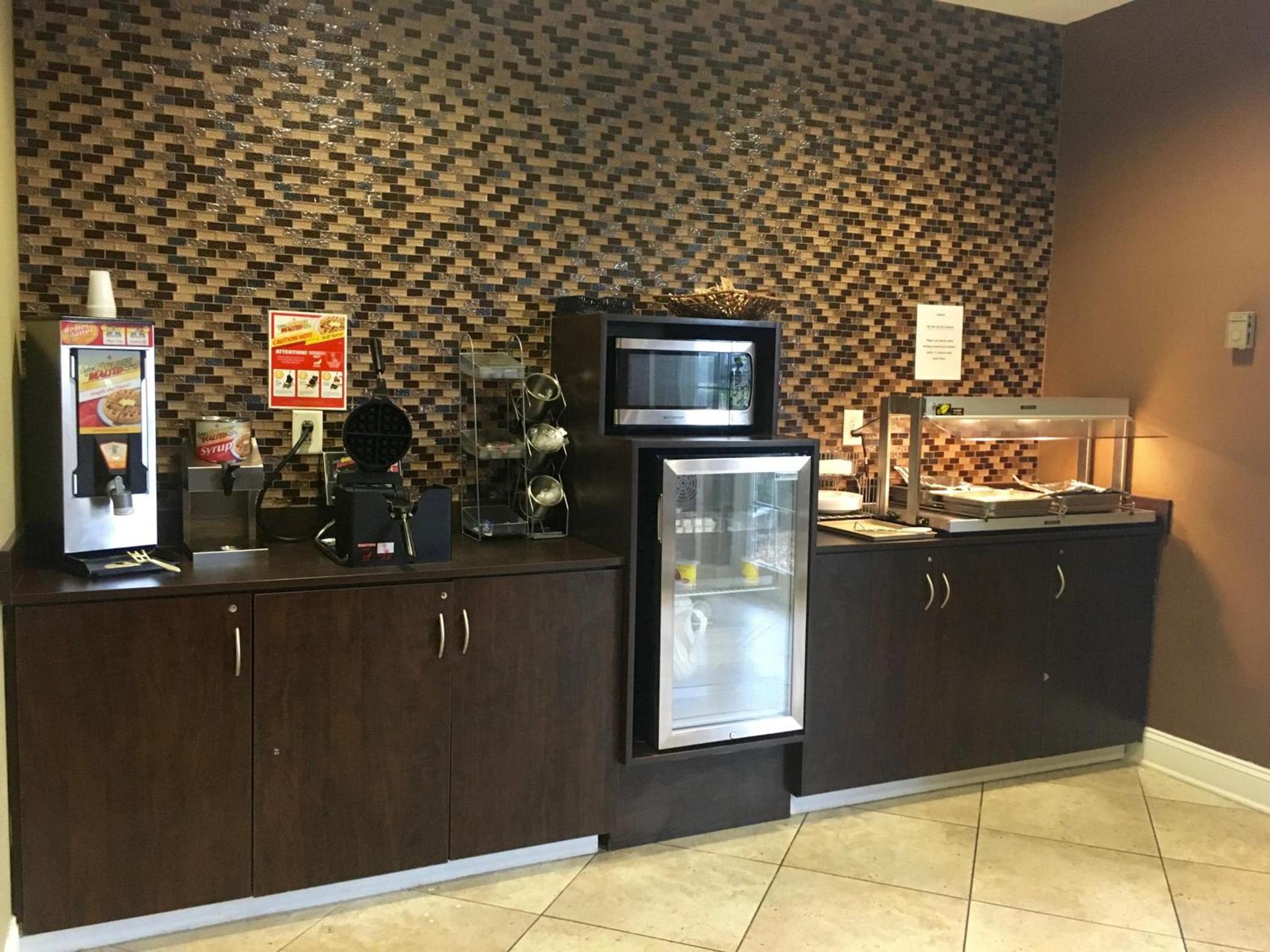 Microtel by Wyndham Perry National Fairground Area I-75 photo 19