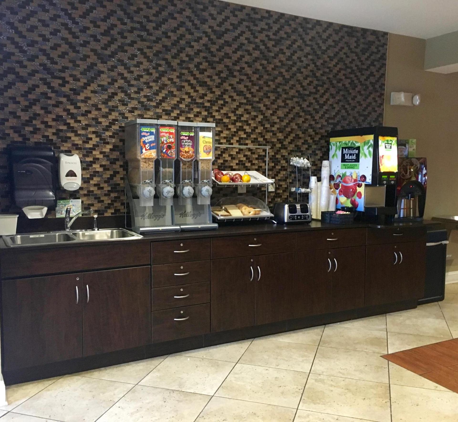 Microtel by Wyndham Perry National Fairground Area I-75 photo 4