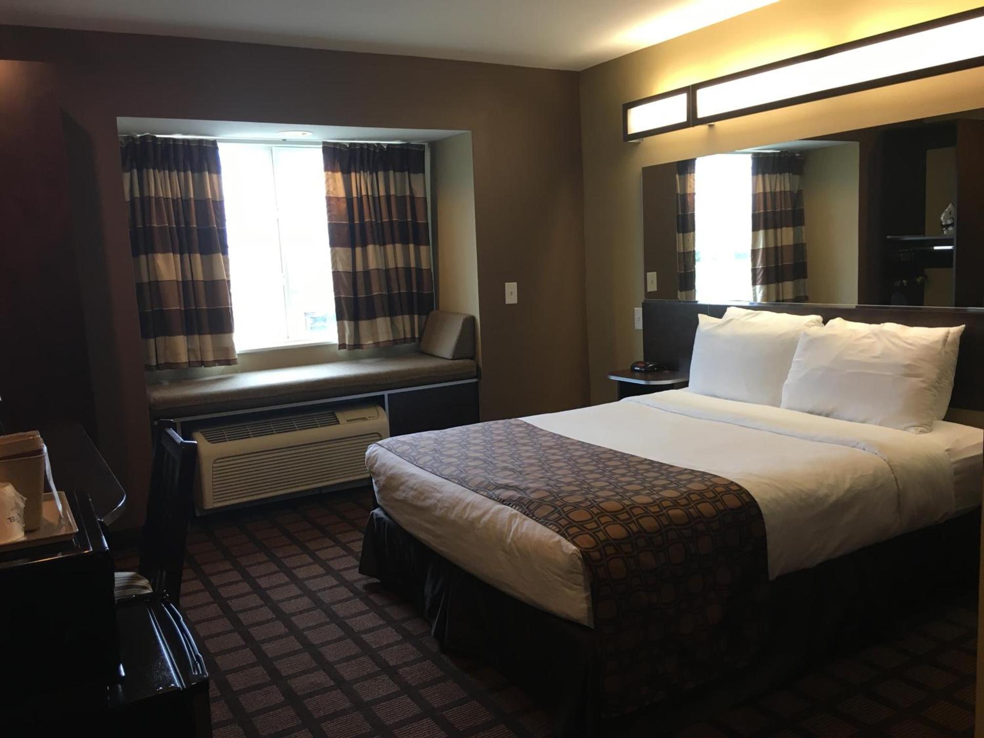 Microtel by Wyndham Perry National Fairground Area I-75 photo 31