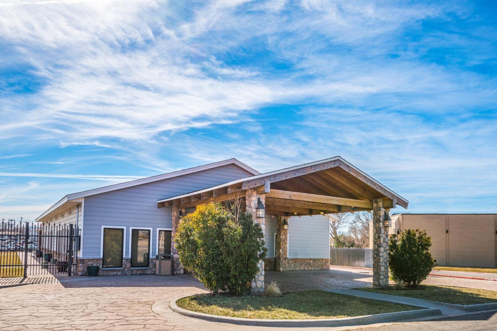 AmericInn by Wyndham Pampa Event Center photo 25
