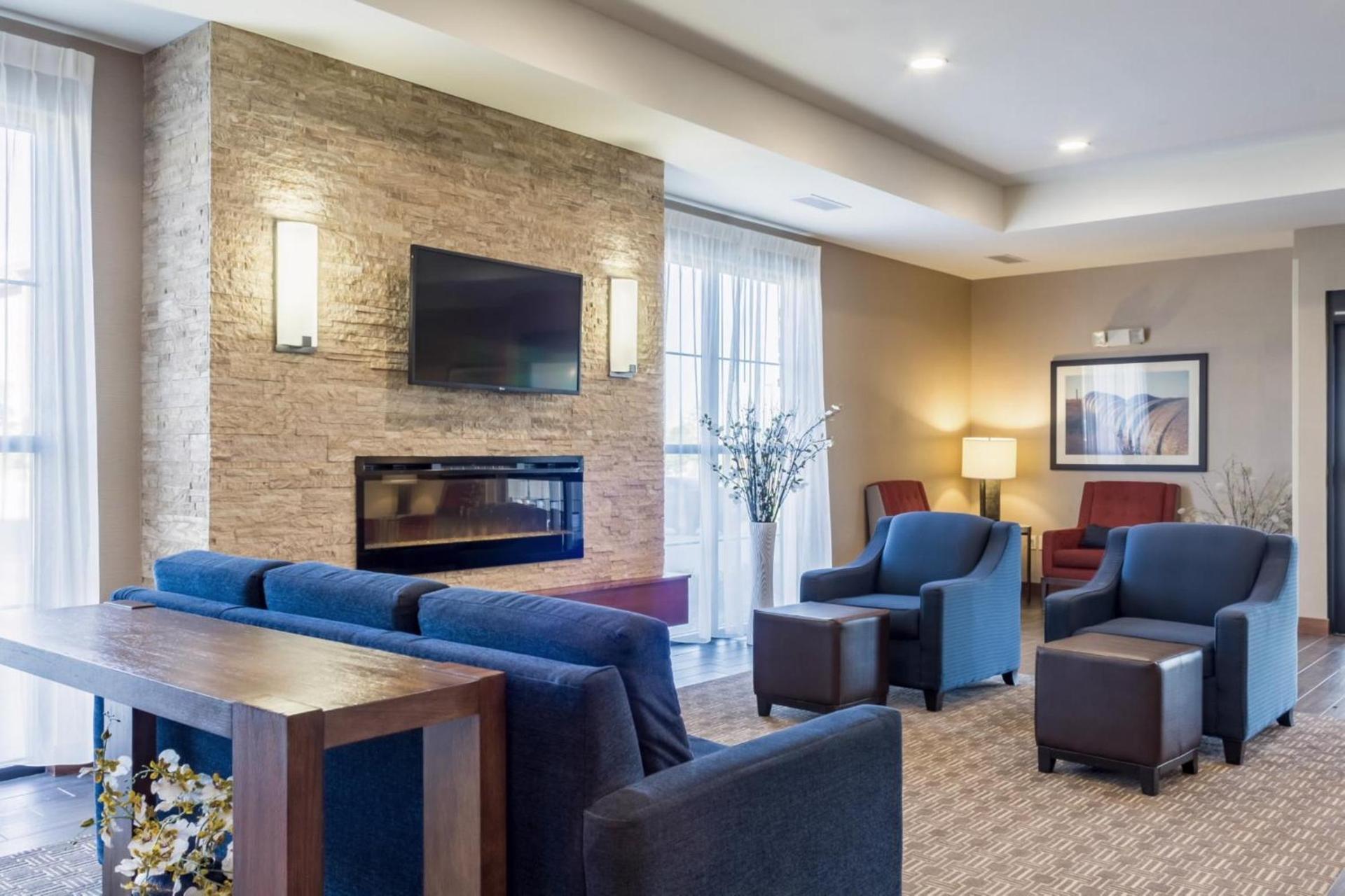 Comfort Inn & Suites Avera Southwest photo 58