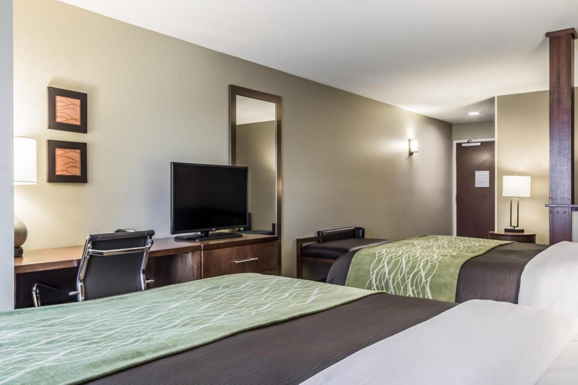 Comfort Inn & Suites Avera Southwest photo 84