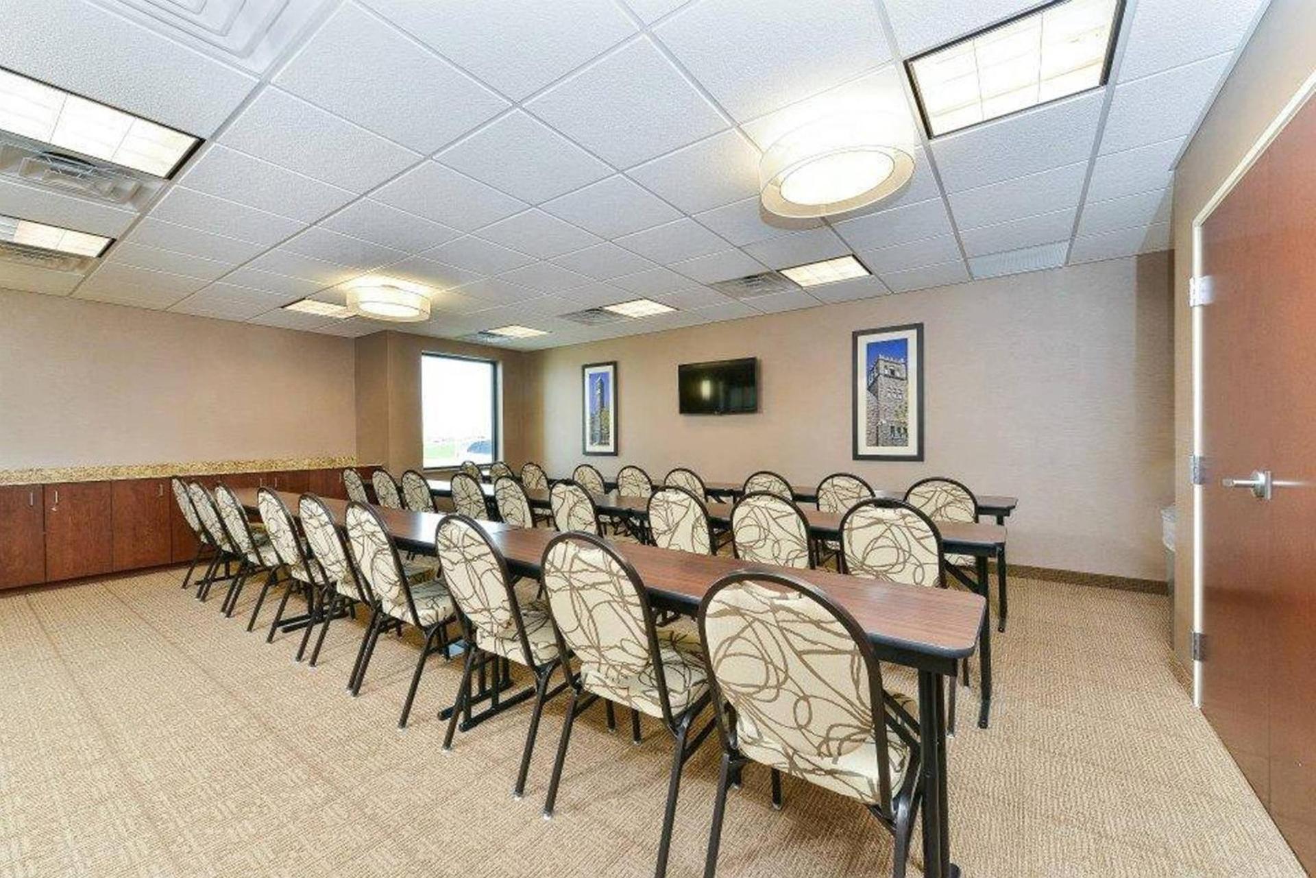 Comfort Inn & Suites Avera Southwest photo 86