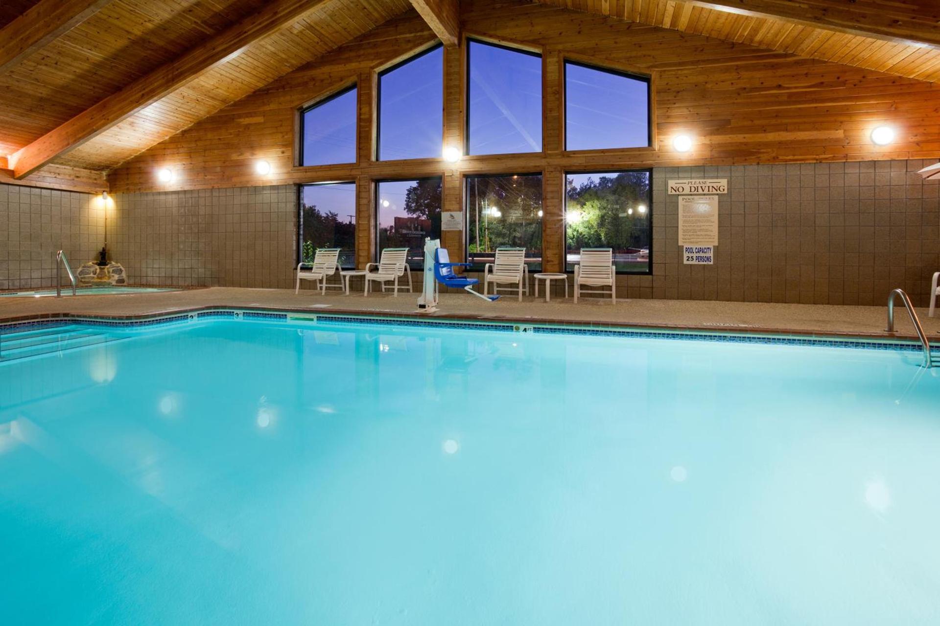 AmericInn by Wyndham Menominee photo 18
