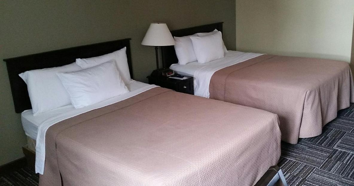 Sunlac Inn Devils Lake photo 17
