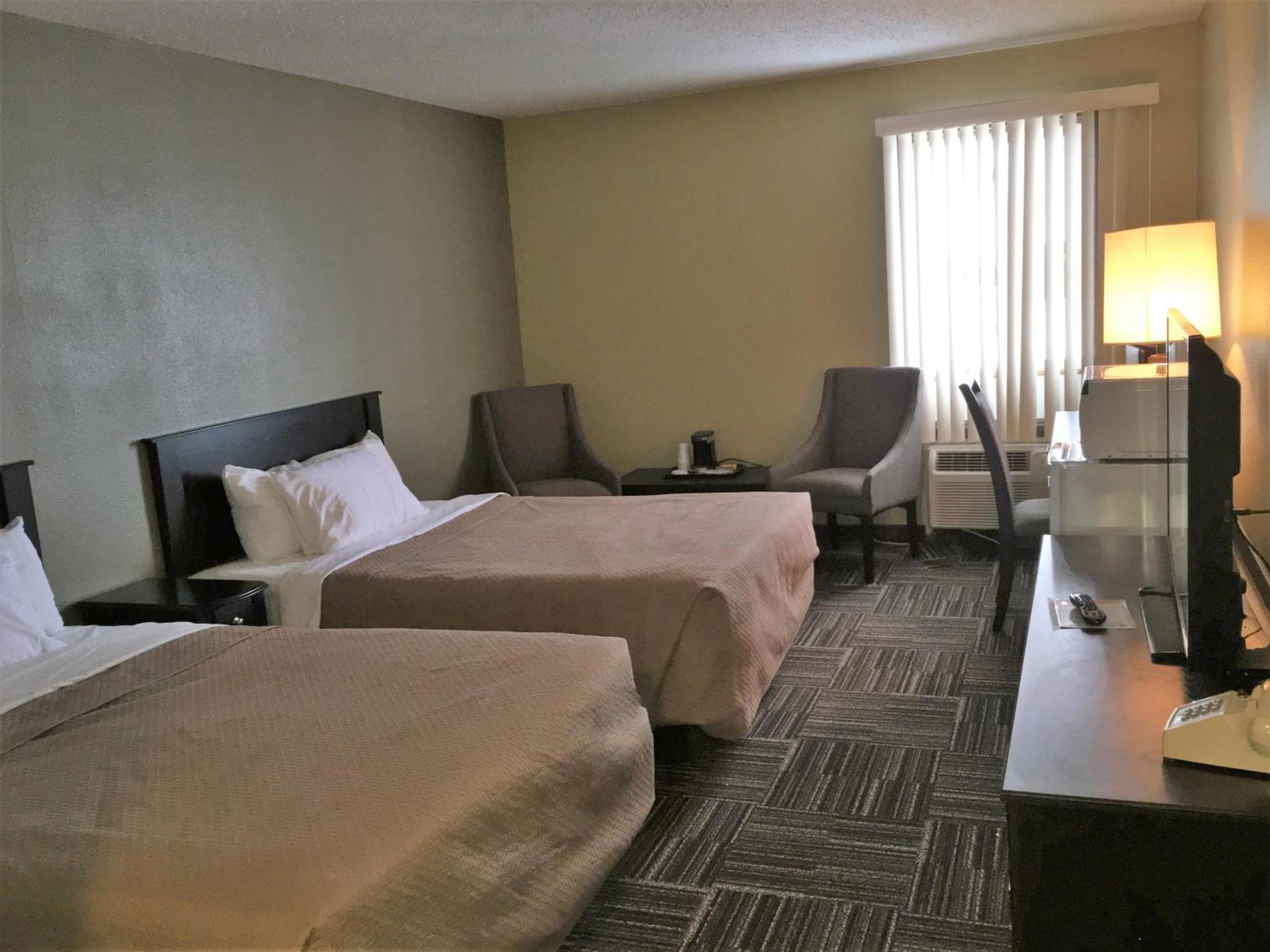 Sunlac Inn Devils Lake photo 6